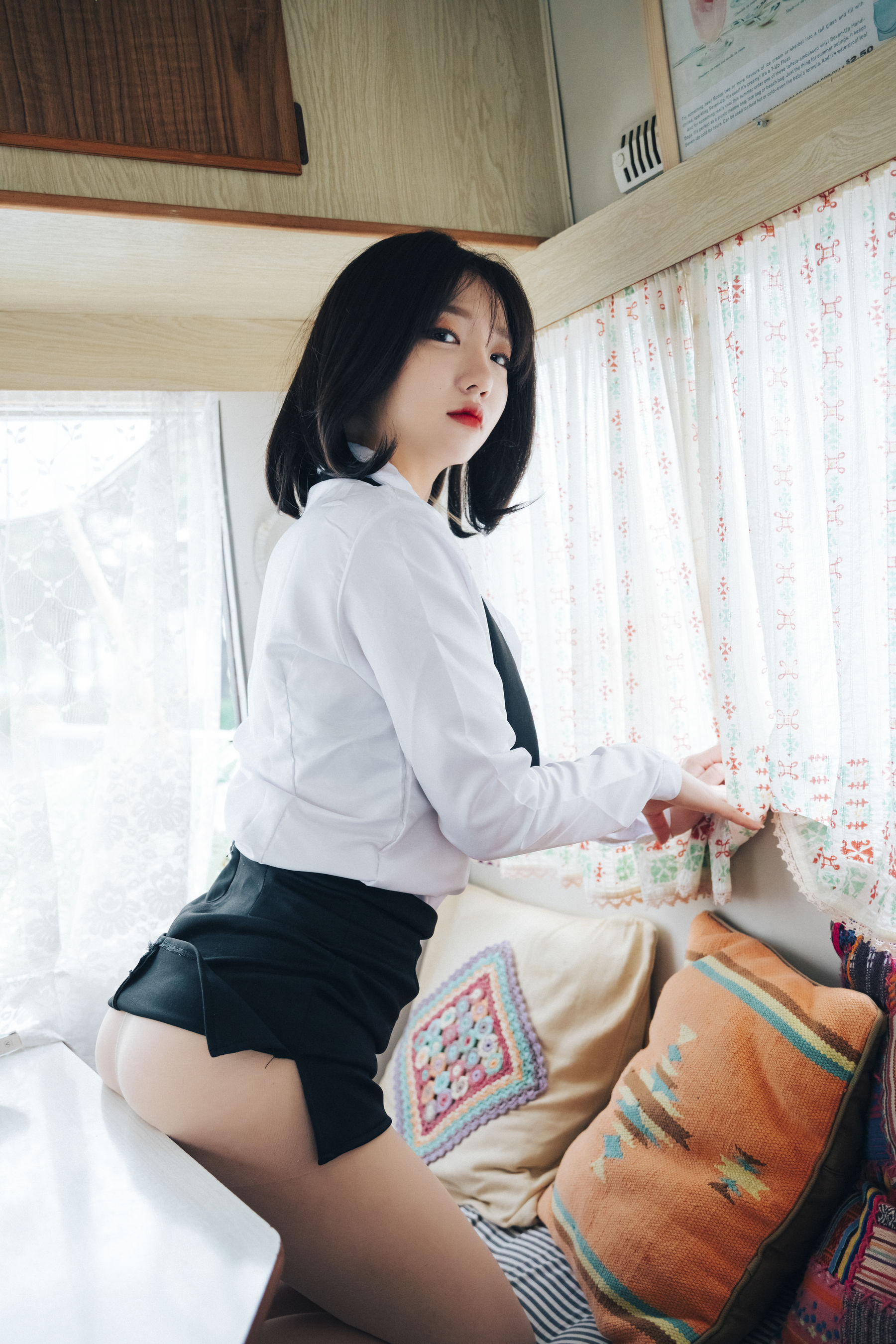 [LOOZY] Yeeun – Officegirls Vacation Vol.2 日韩写真-第2张
