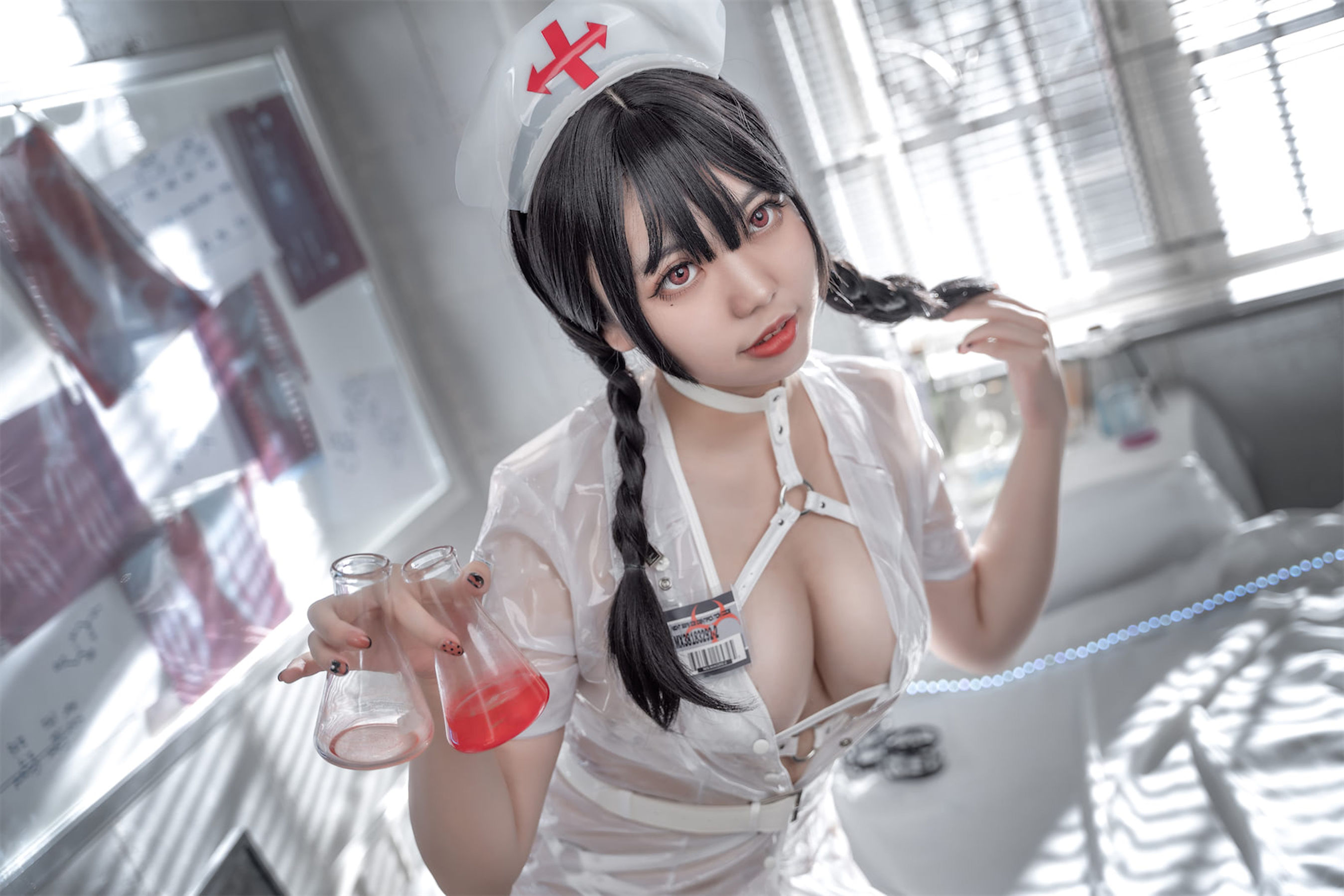 啊日日_Ganlory – 未来白色护士 Cosplay-第43张