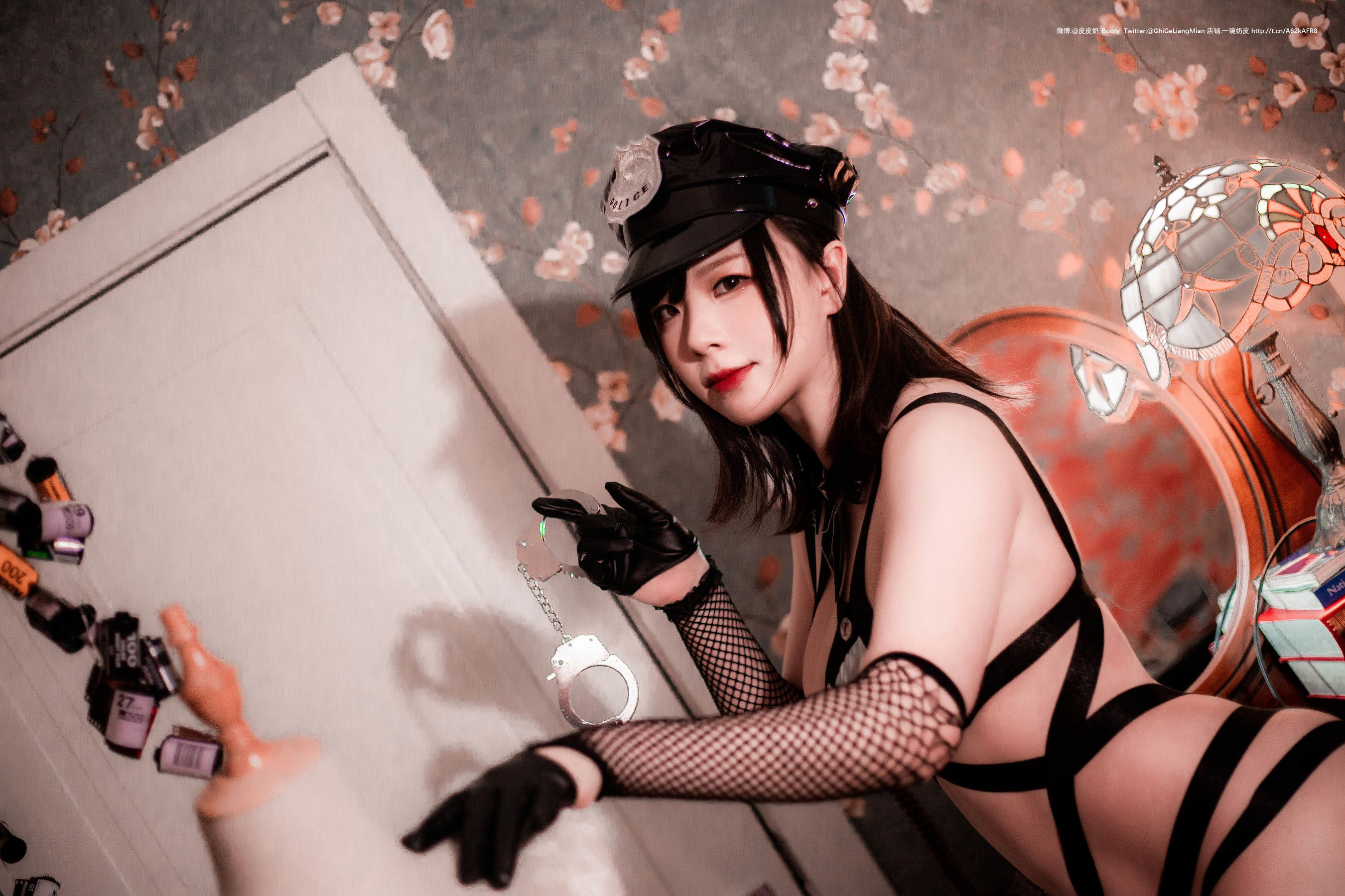 皮皮奶可可爱了啦 – 银色女警 Cosplay-第3张