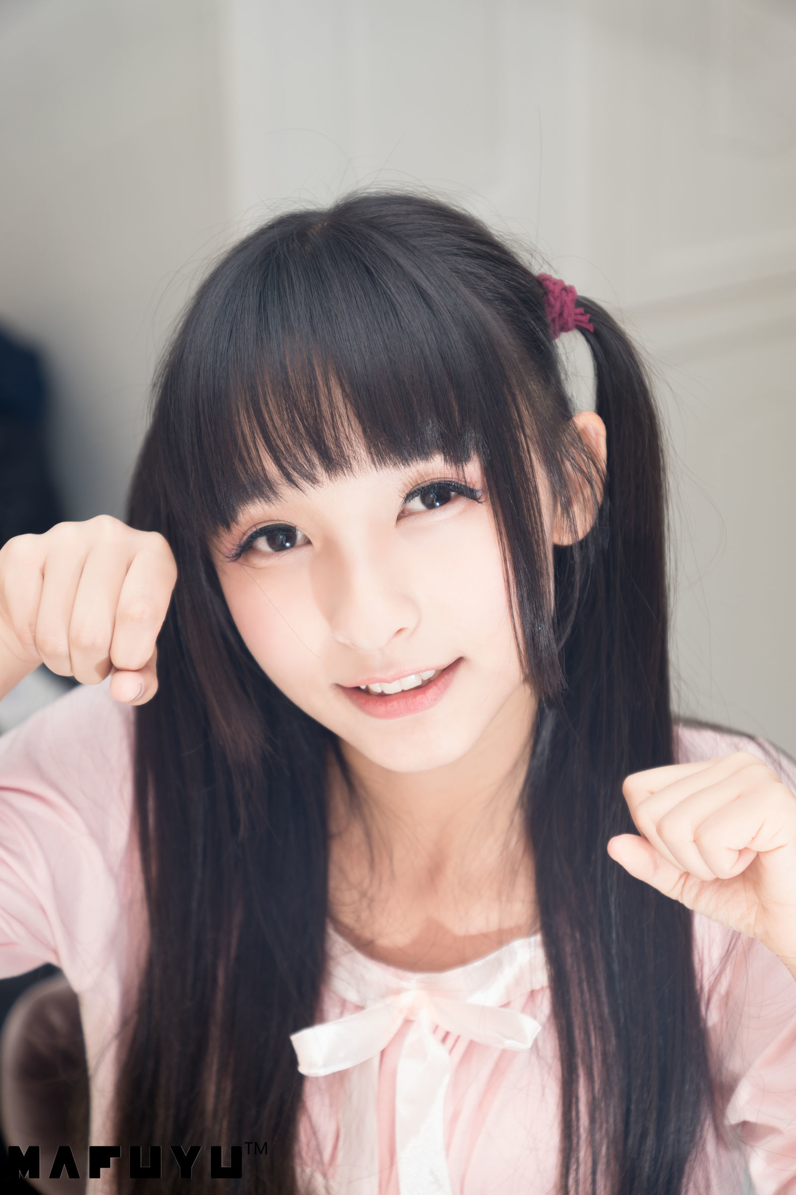 [萝莉COS] 神楽板真冬 粉白条纹系列套图 Cosplay-第1张