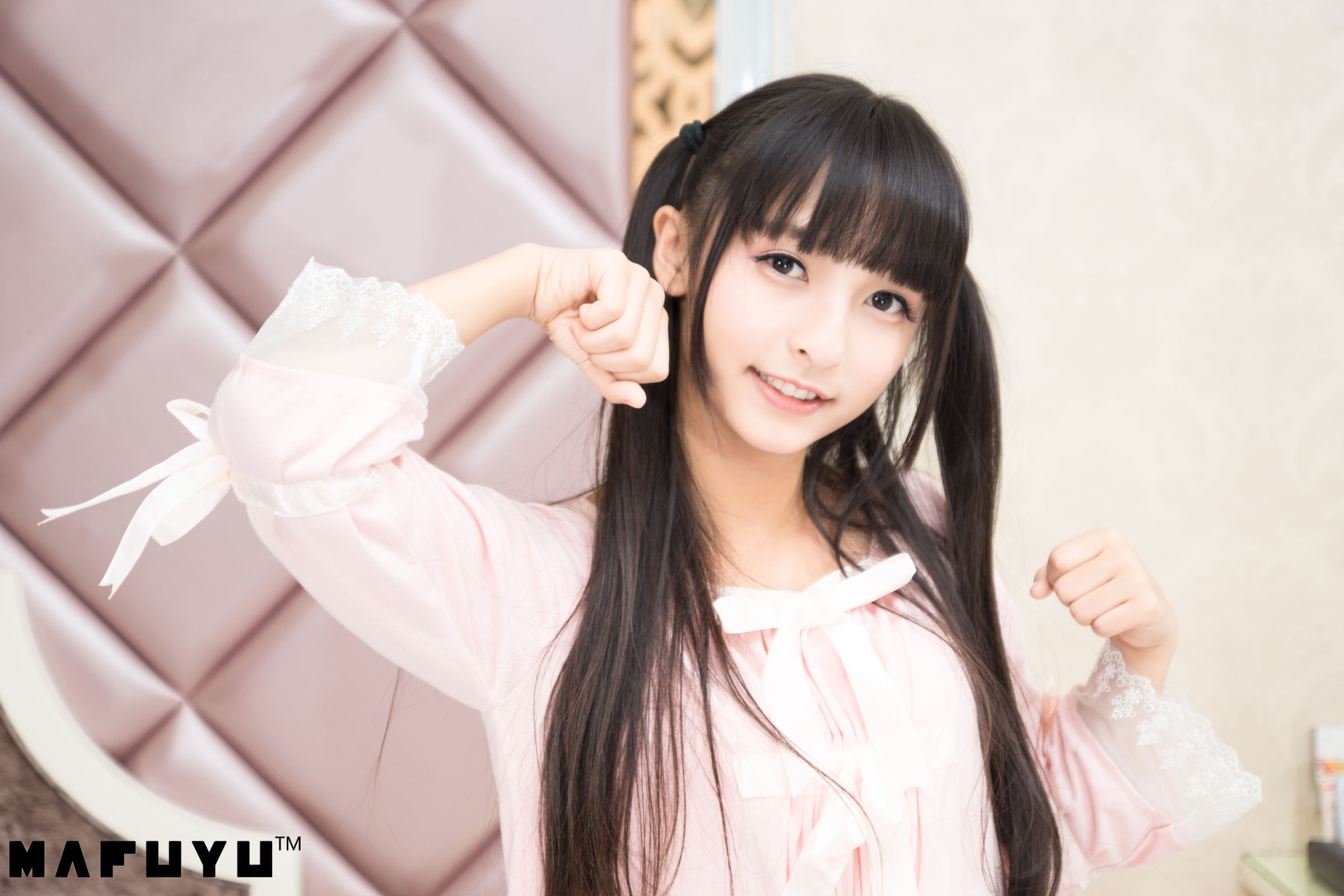 [萝莉COS] 神楽板真冬 粉白条纹系列套图 Cosplay-第12张