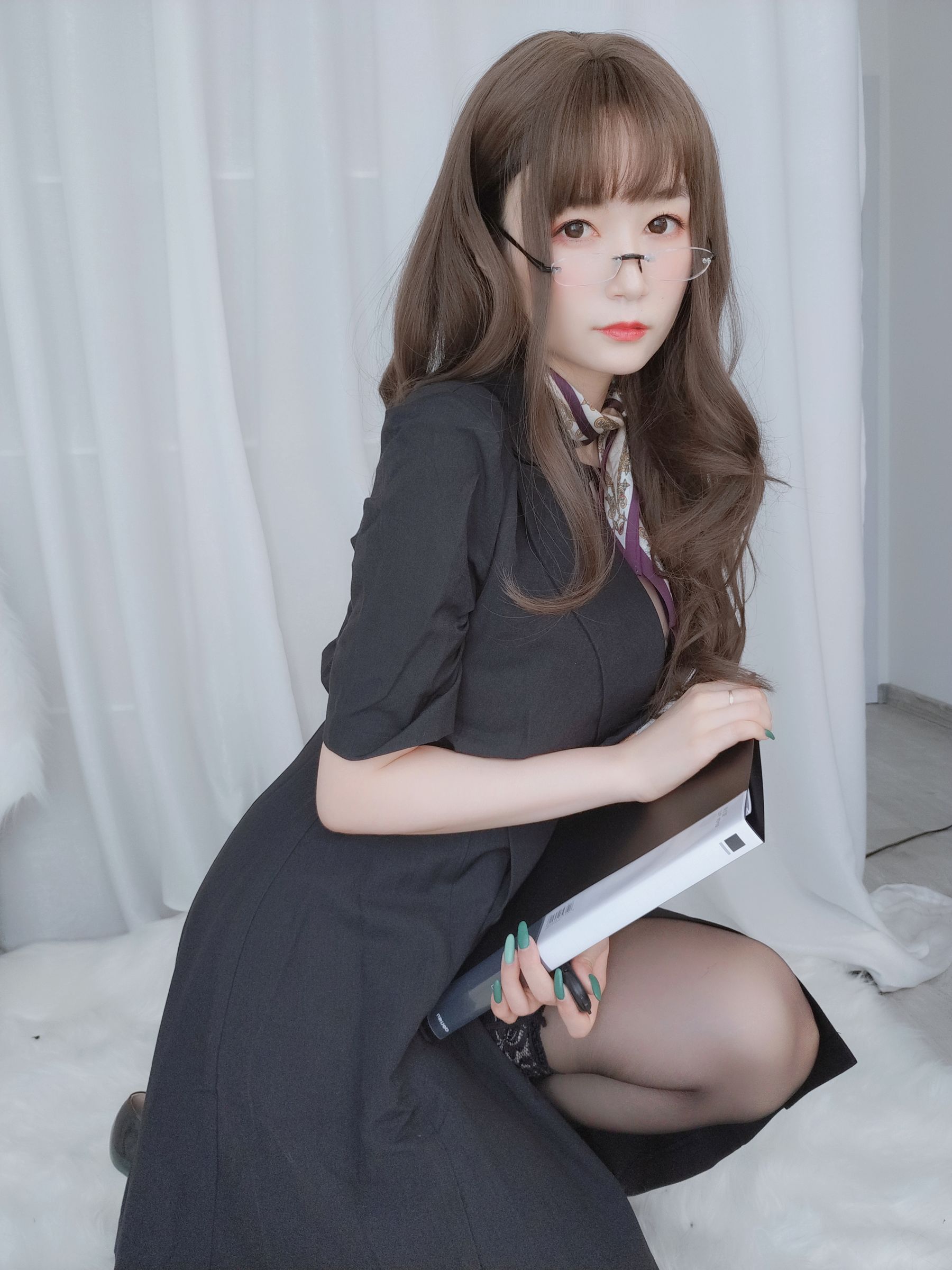 Coser小姐姐白银 – OL下的内衣 Cosplay-第3张