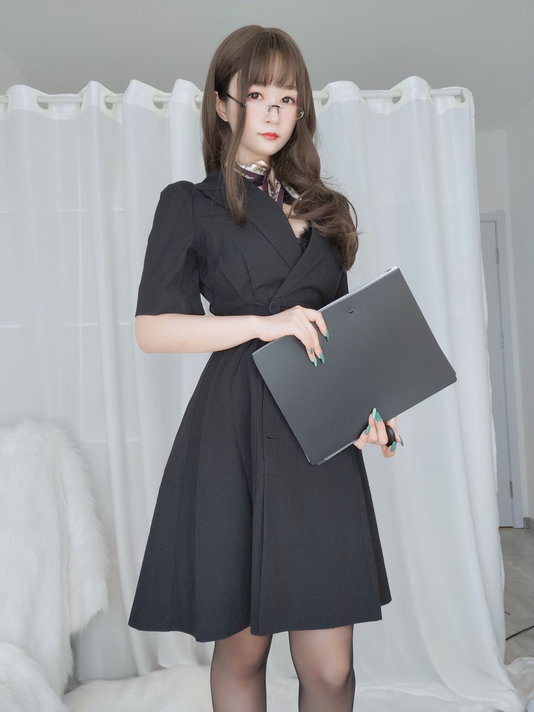 Coser小姐姐白银 – OL下的内衣 Cosplay-第1张