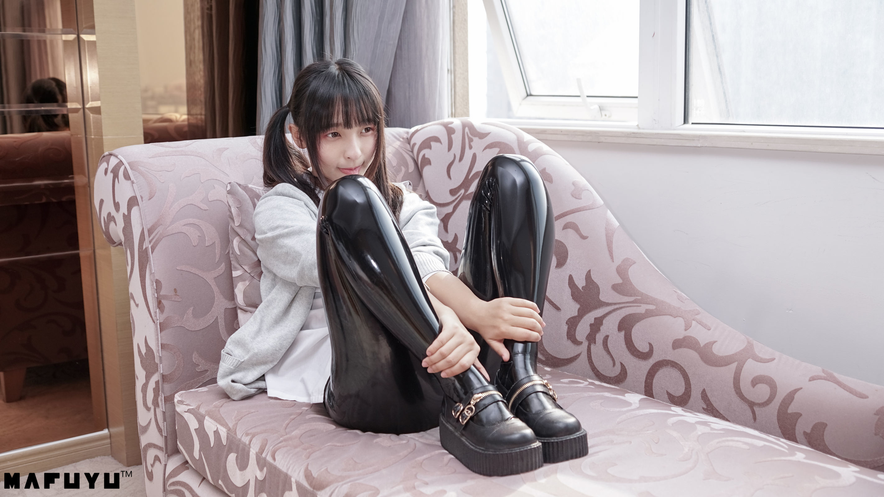 [萝莉COS] 神楽板真冬 胶袜系列系列套图 Cosplay-第5张