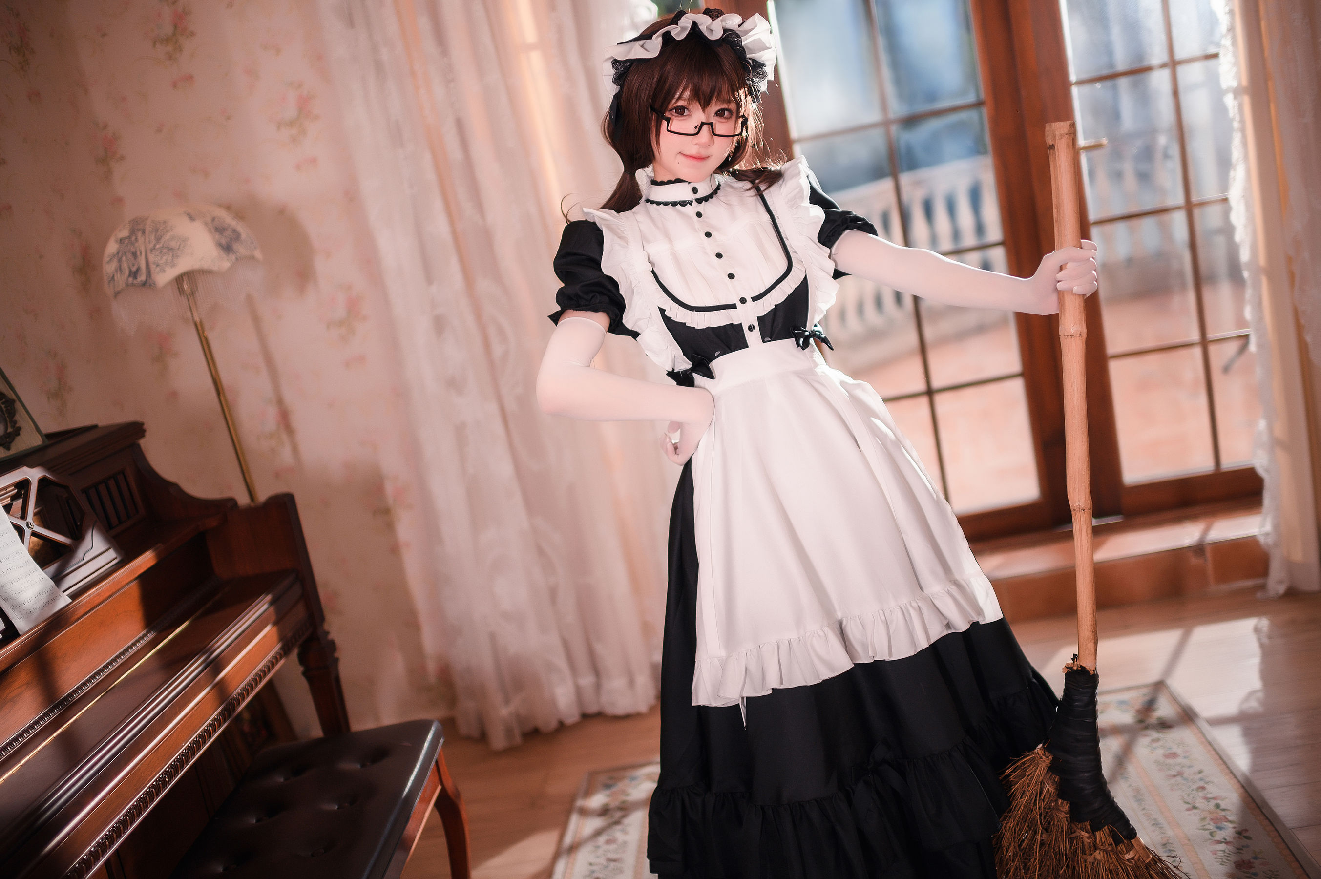 动漫博主阿包也是兔娘 – 传统长裙女仆 Cosplay-第3张