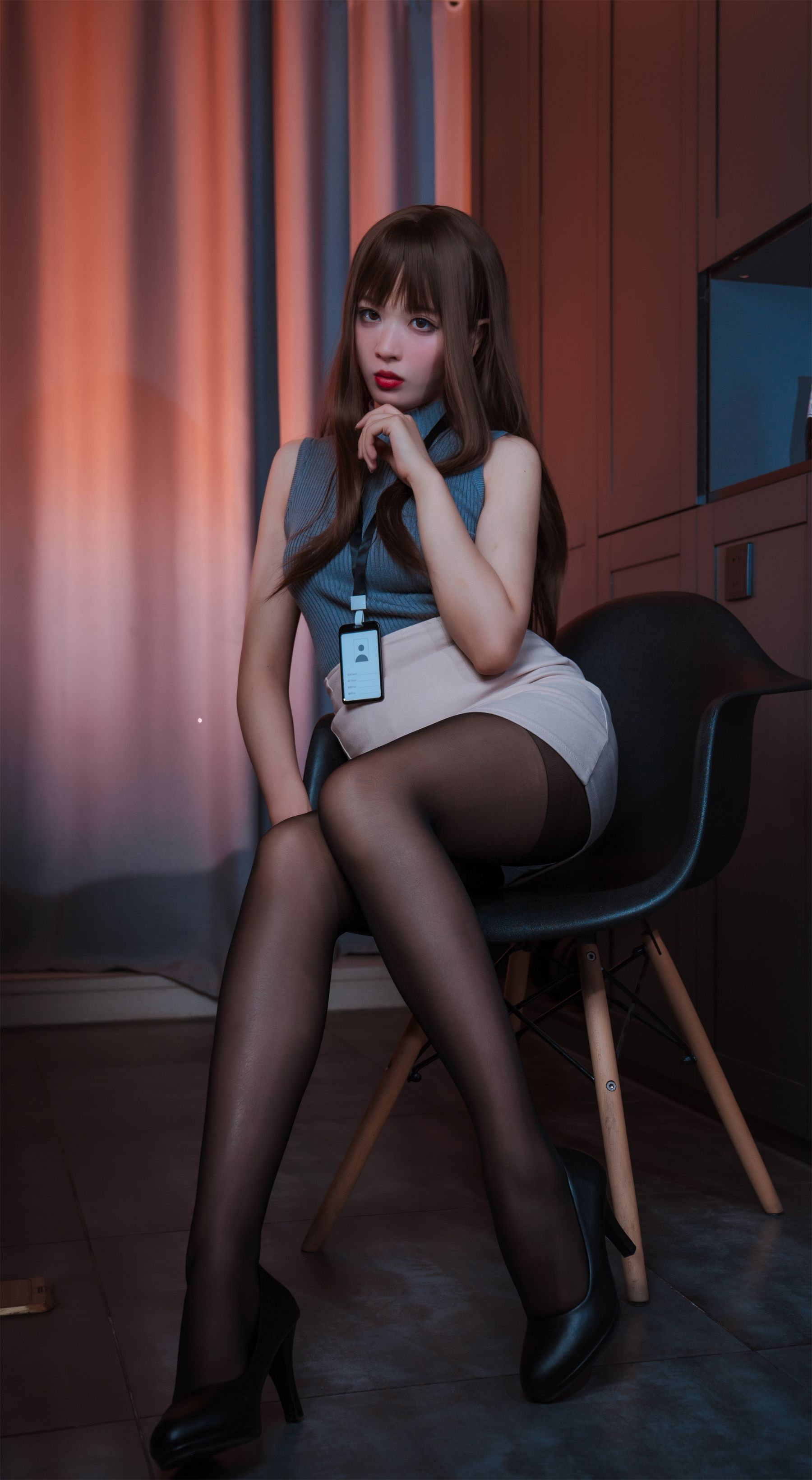 轩萧学姐 – 微醺喝醉了OL Cosplay-第3张