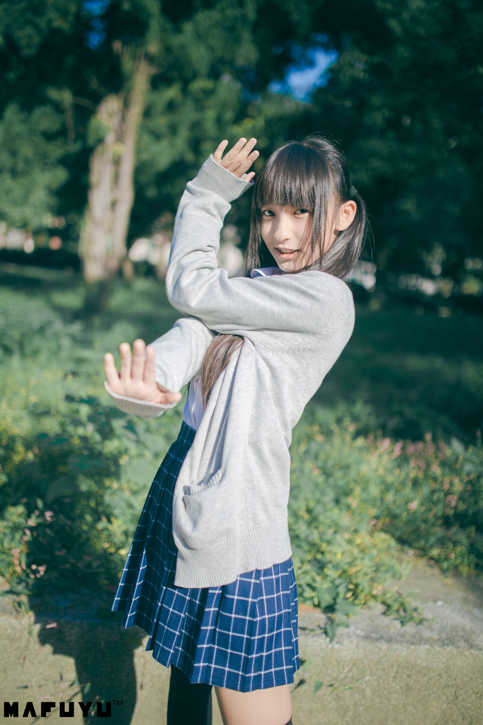 [萝莉COS] 神楽板真冬 阳光校服系列套图 Cosplay-第2张