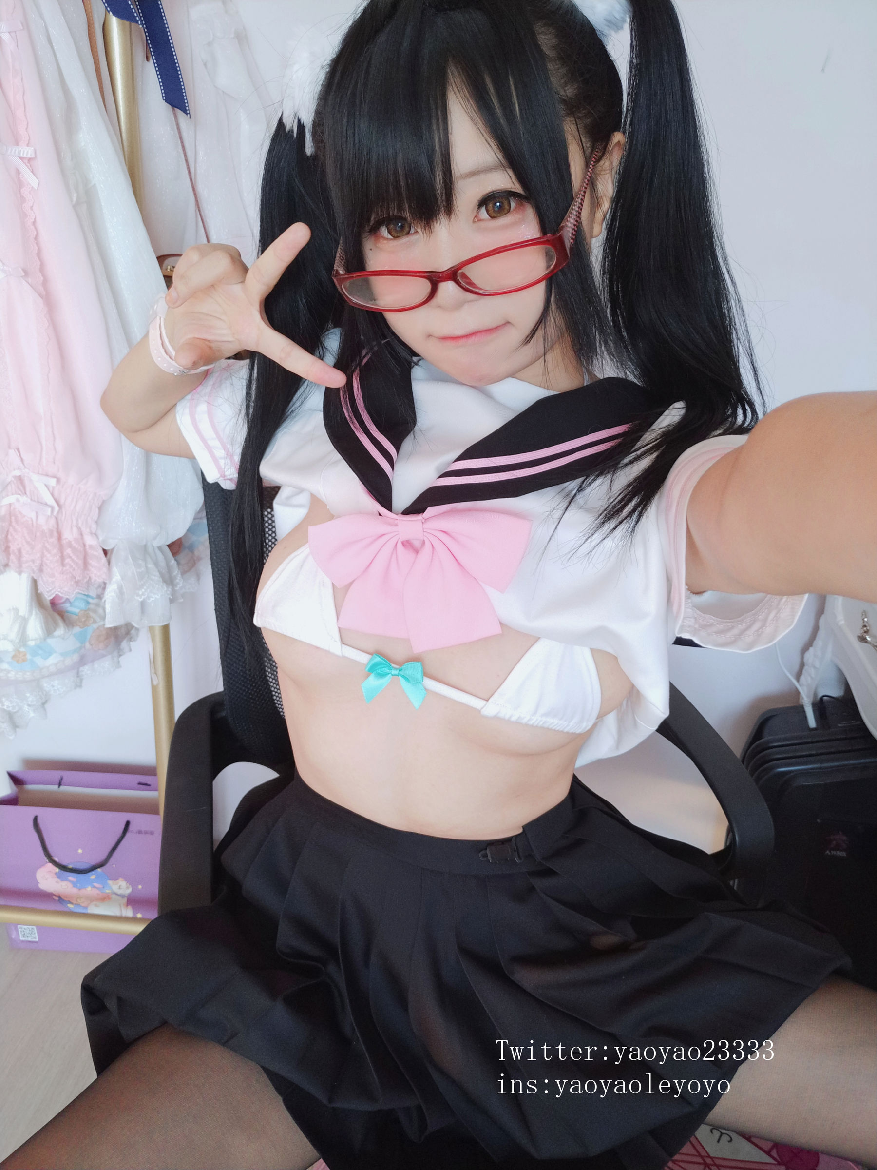 [Cosplay写真] 萌妹子Coser摇摇乐yoyo – 黑丝小恶魔 Cosplay-第2张