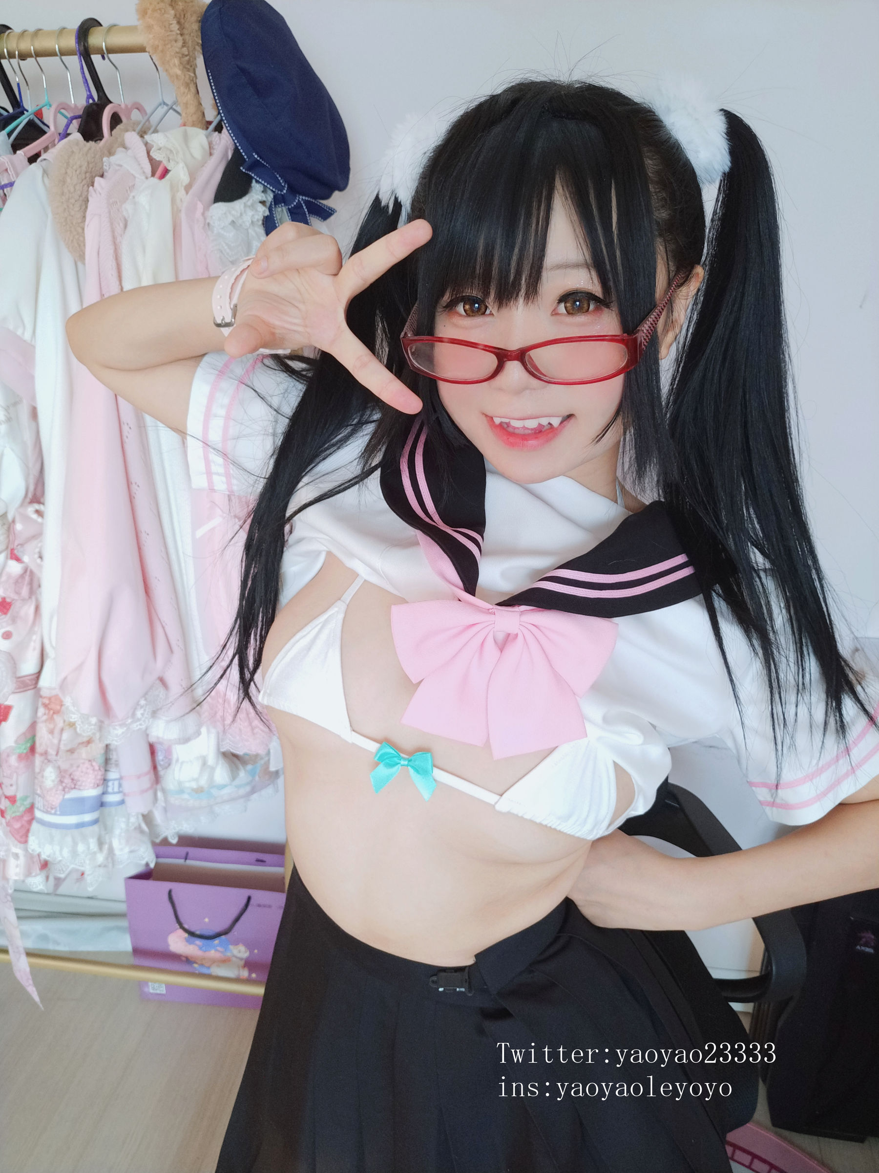 [Cosplay写真] 萌妹子Coser摇摇乐yoyo – 黑丝小恶魔 Cosplay-第1张