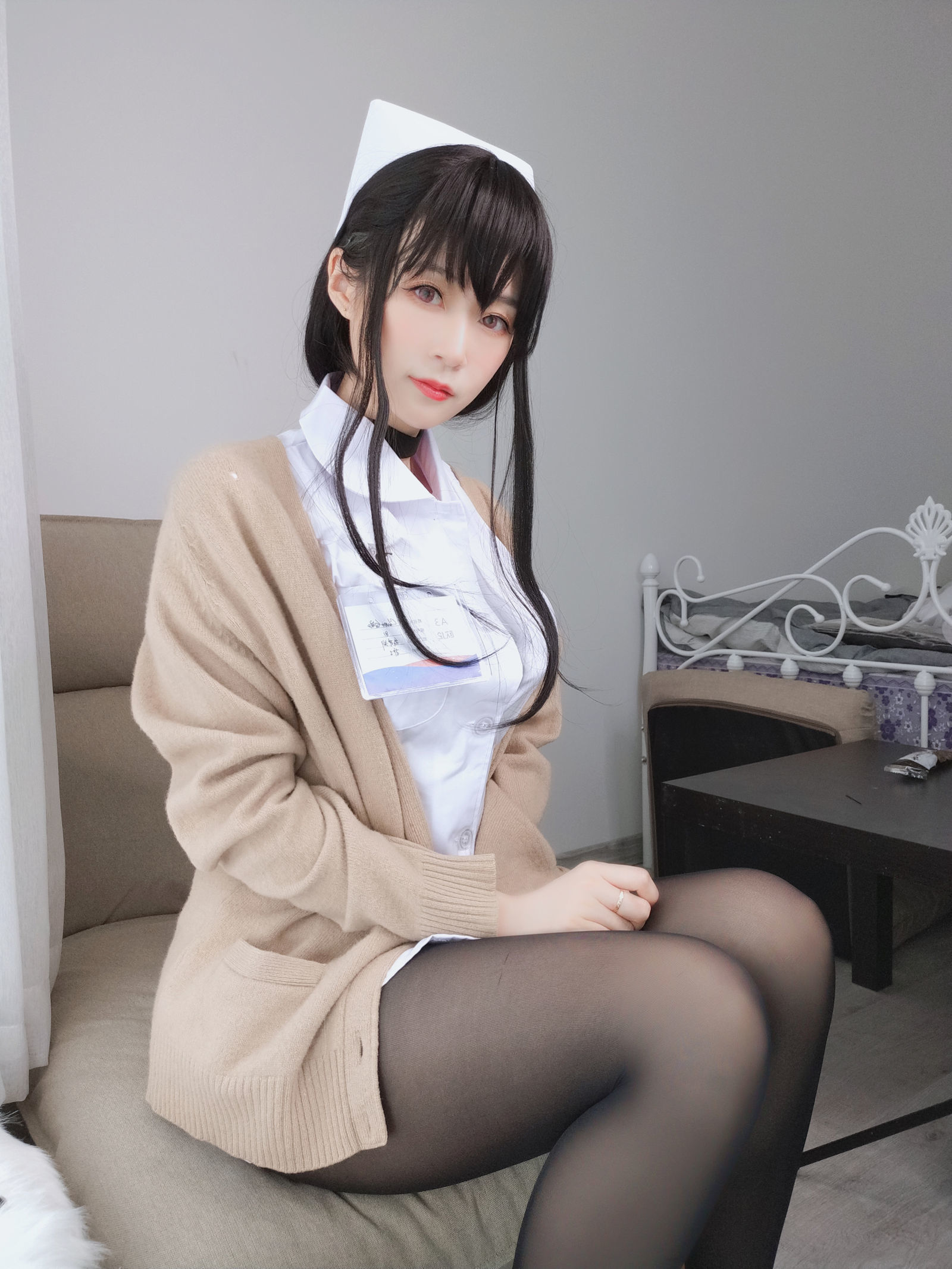 [萝莉COS] 白银 – 长发小护士 Cosplay-第1张