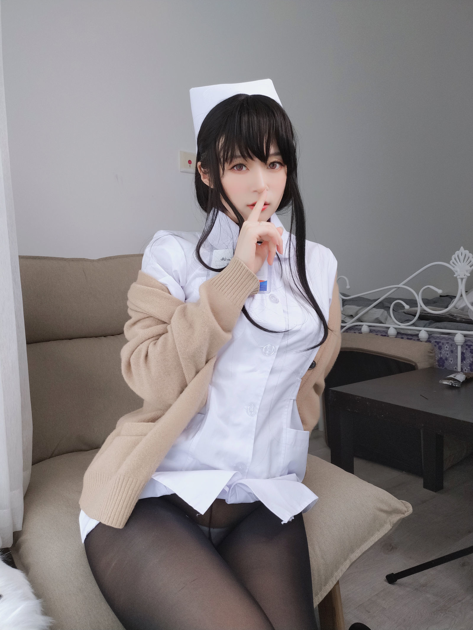 [萝莉COS] 白银 – 长发小护士 Cosplay-第3张