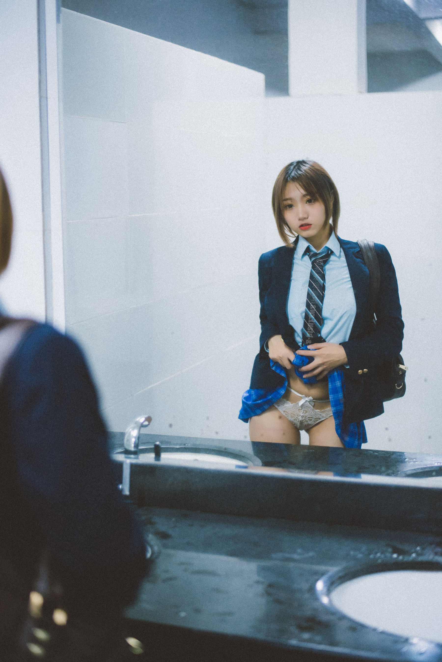 动漫博主柒柒要乖哦 – 深夜公园JK Cosplay-第14张