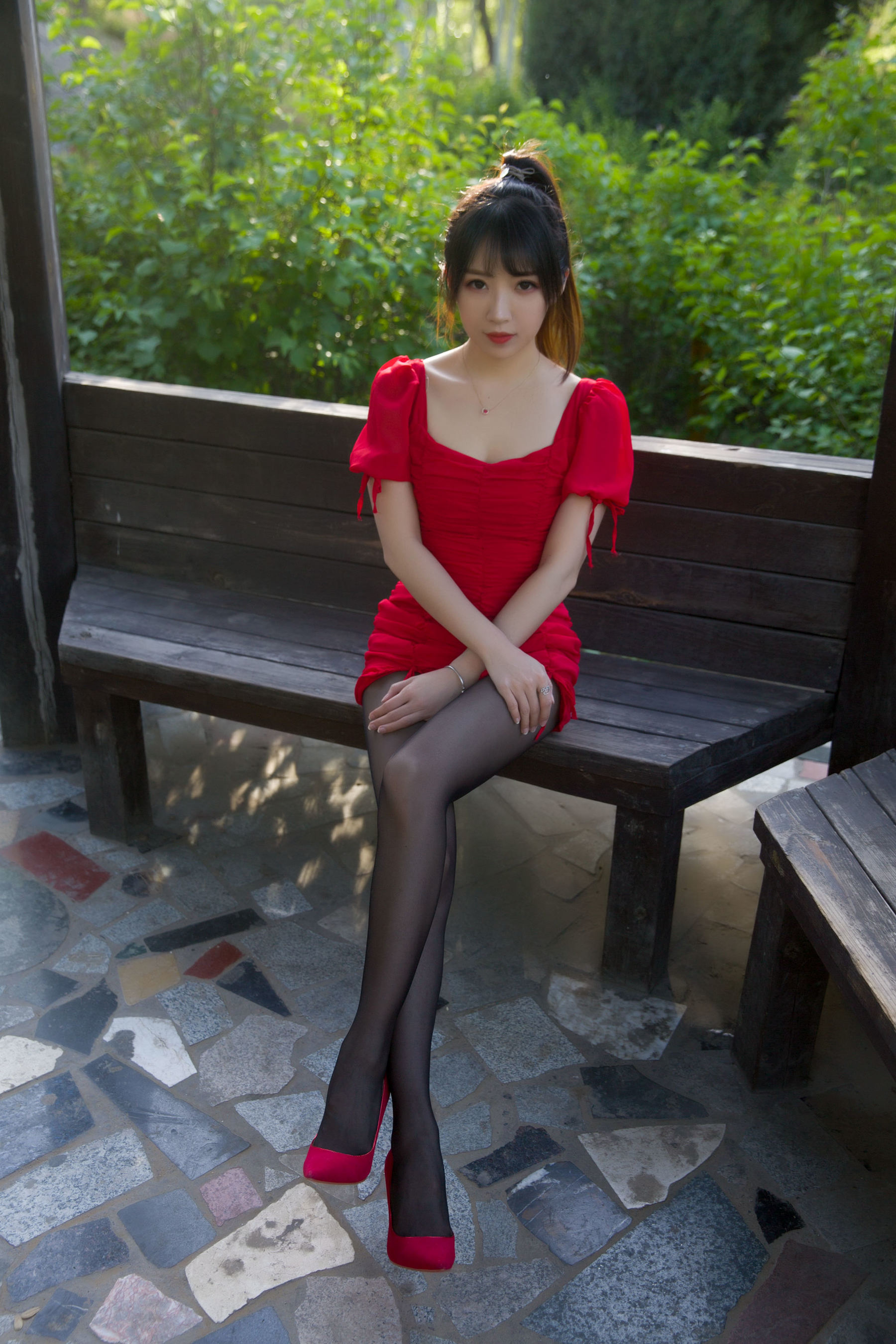 斗鱼主播小女巫露娜 – 户外小红裙 Cosplay-第57张