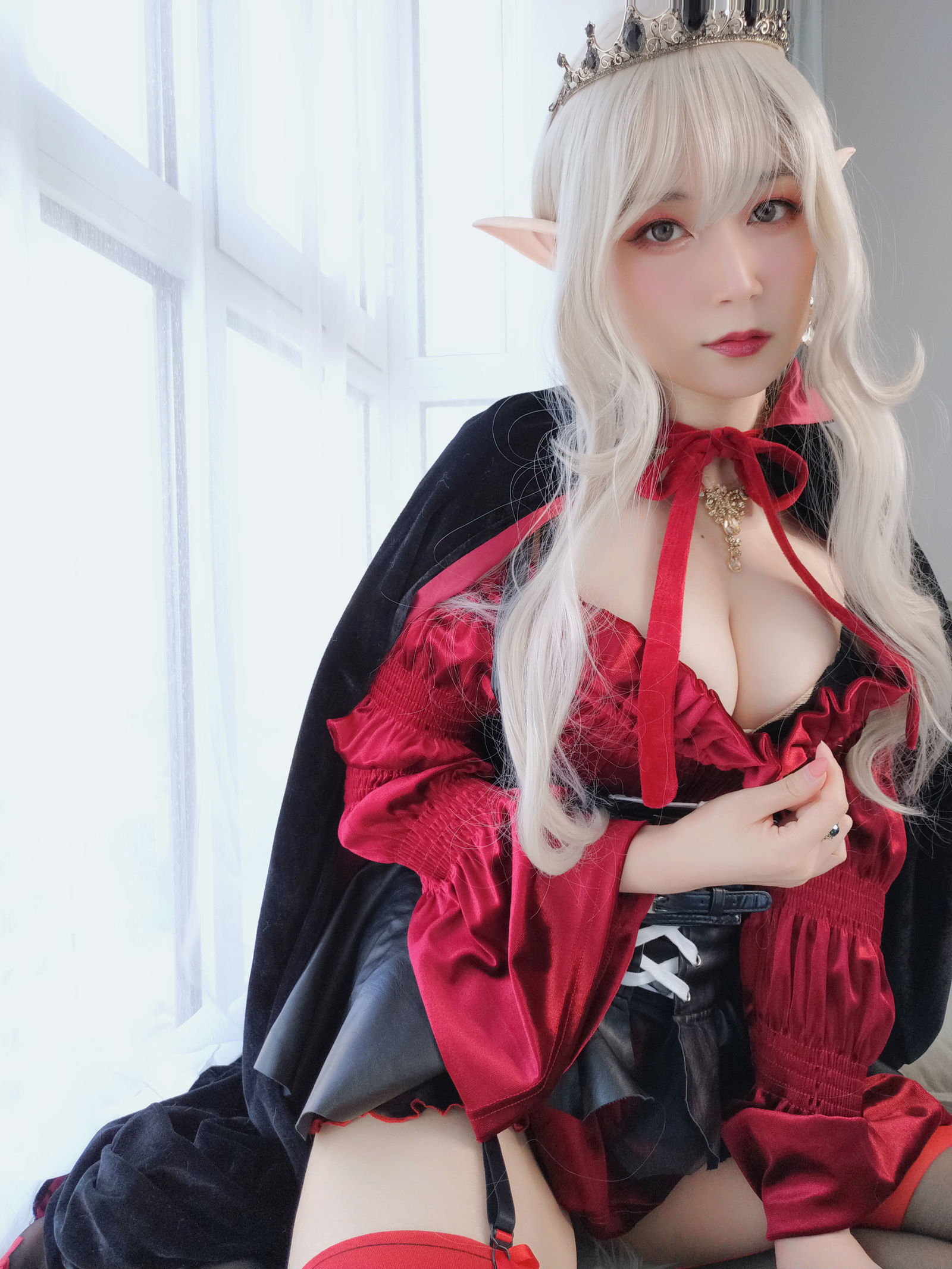 [萝莉COS] 白银 – 皇家吸血鬼 Cosplay-第35张