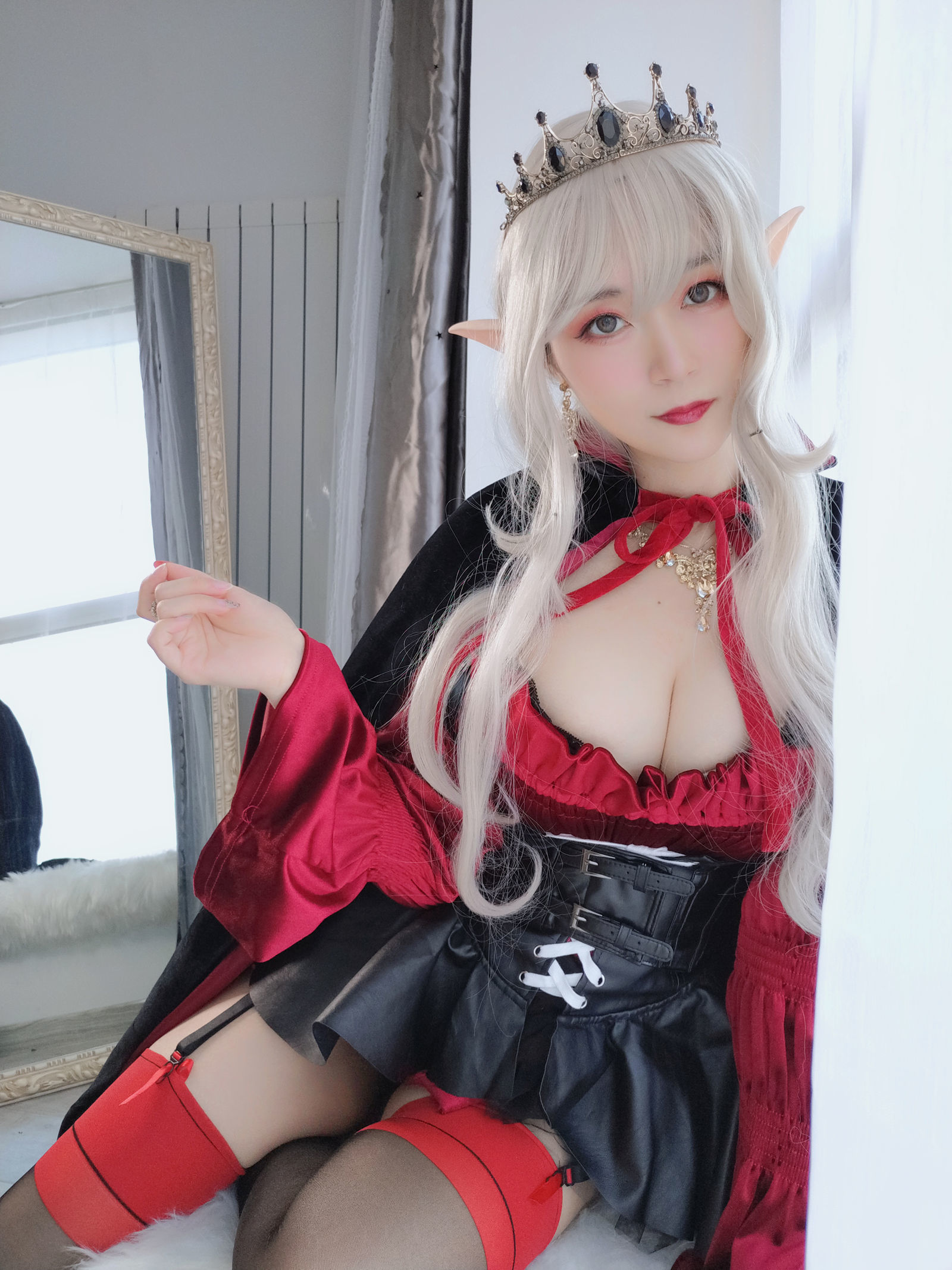 [萝莉COS] 白银 – 皇家吸血鬼 Cosplay-第15张