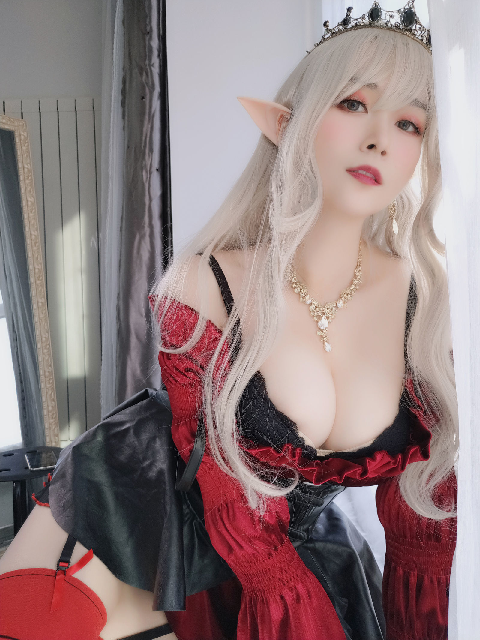 [萝莉COS] 白银 – 皇家吸血鬼 Cosplay-第6张