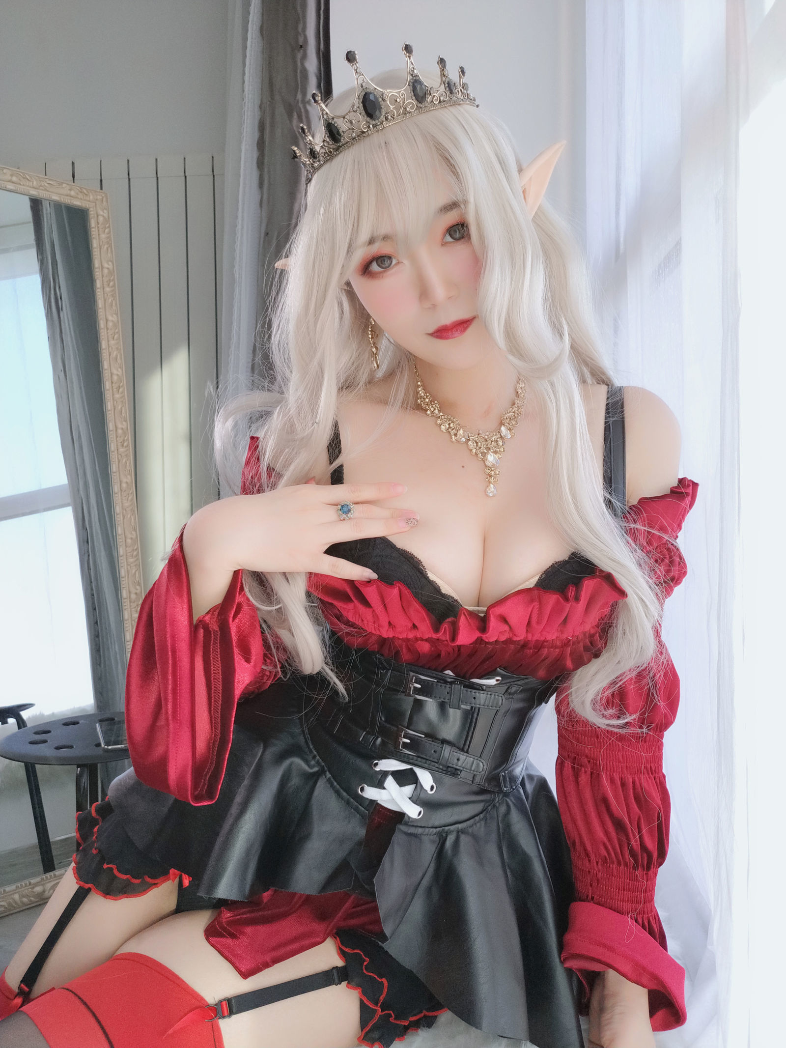 [萝莉COS] 白银 – 皇家吸血鬼 Cosplay-第12张