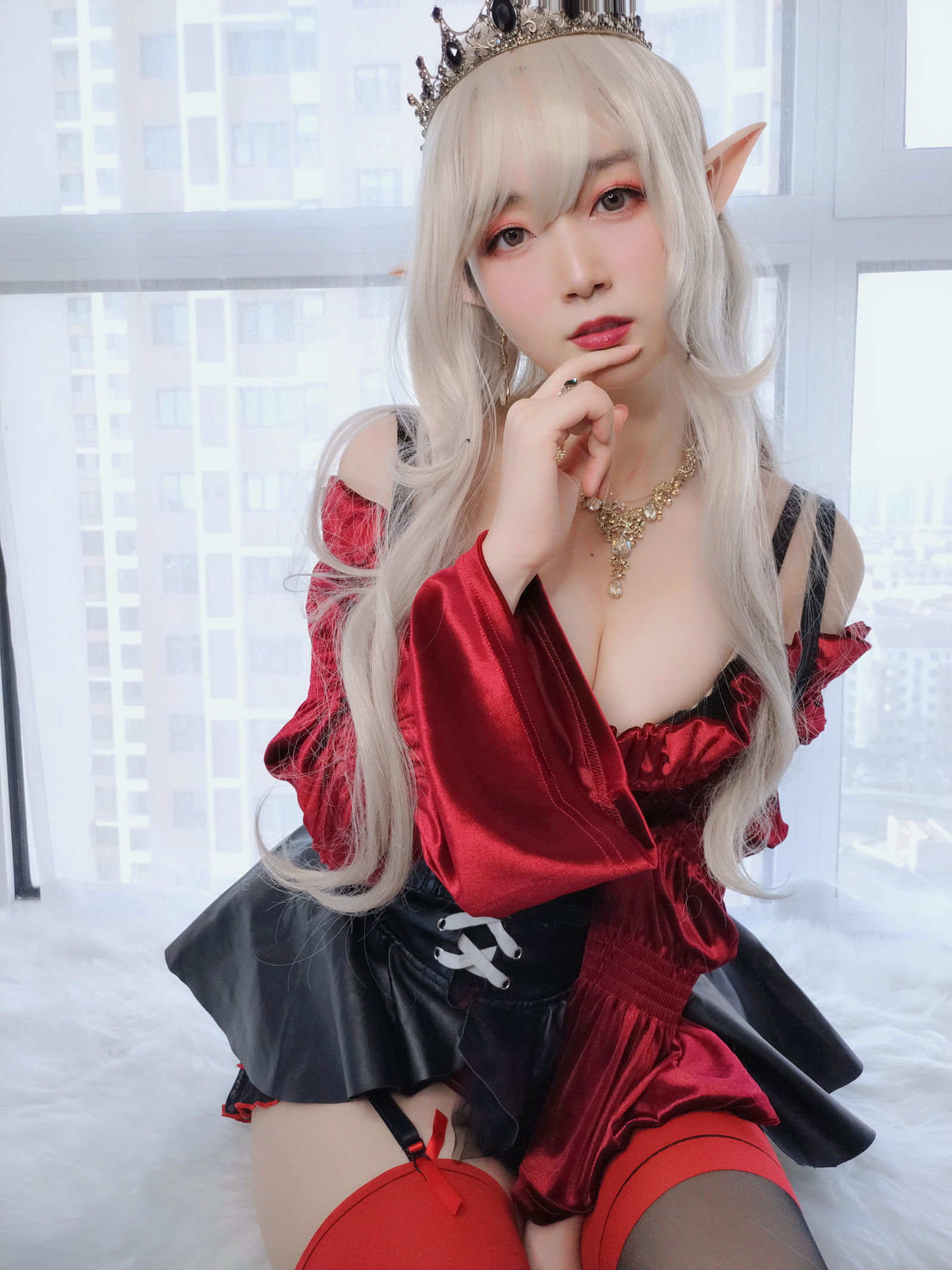 [萝莉COS] 白银 – 皇家吸血鬼 Cosplay-第32张
