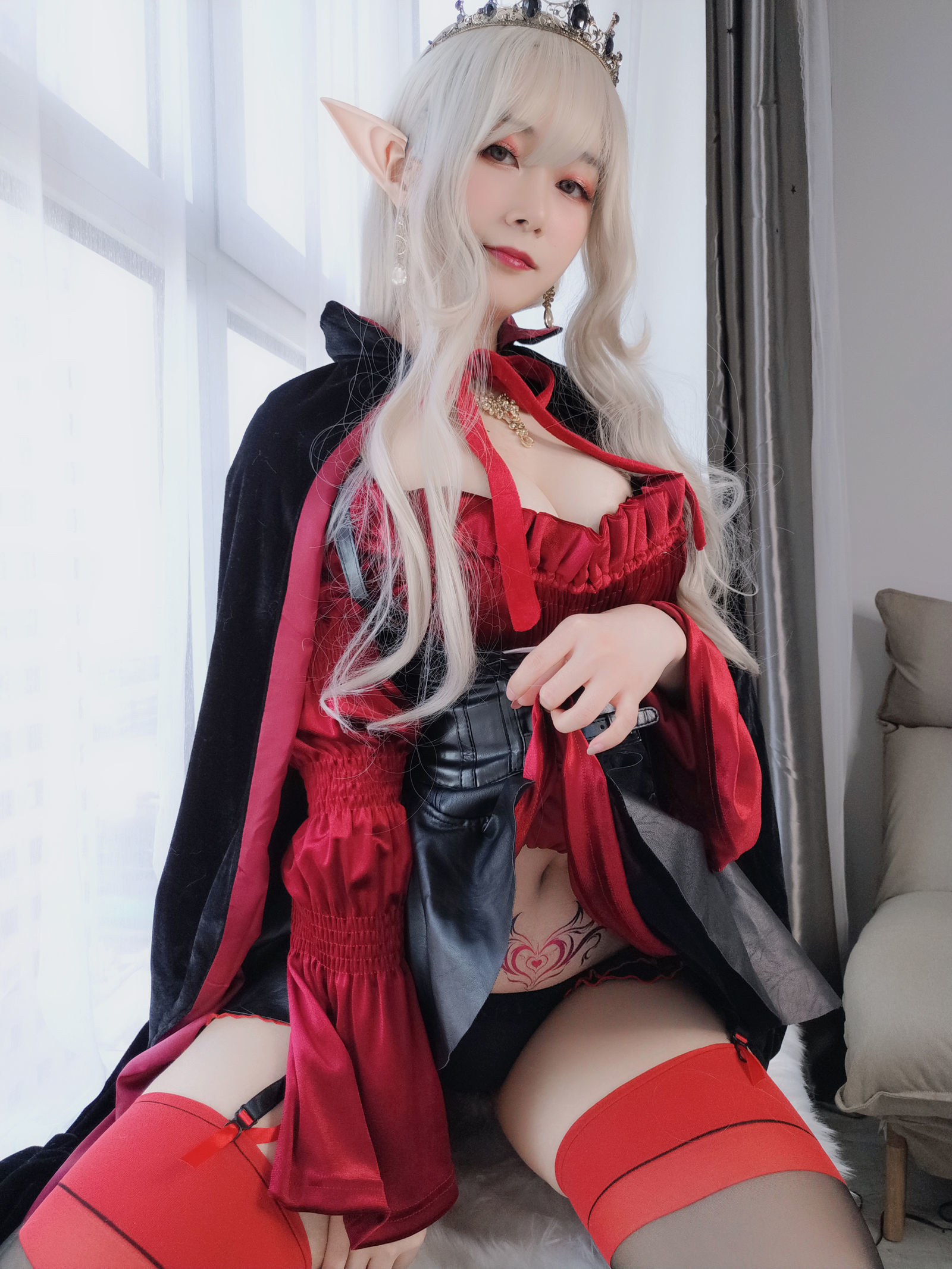 [萝莉COS] 白银 – 皇家吸血鬼 Cosplay-第34张