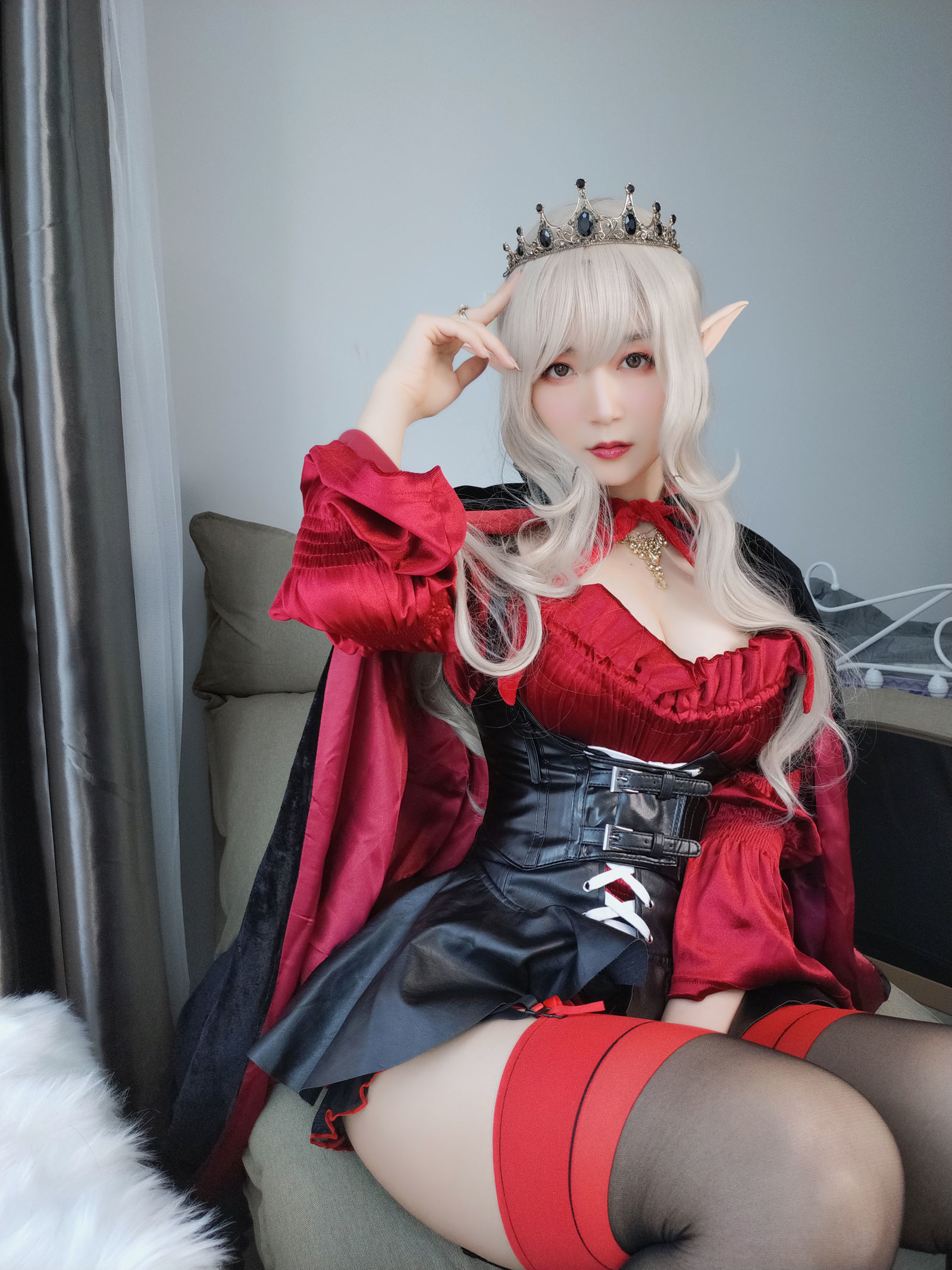 [萝莉COS] 白银 – 皇家吸血鬼 Cosplay-第8张