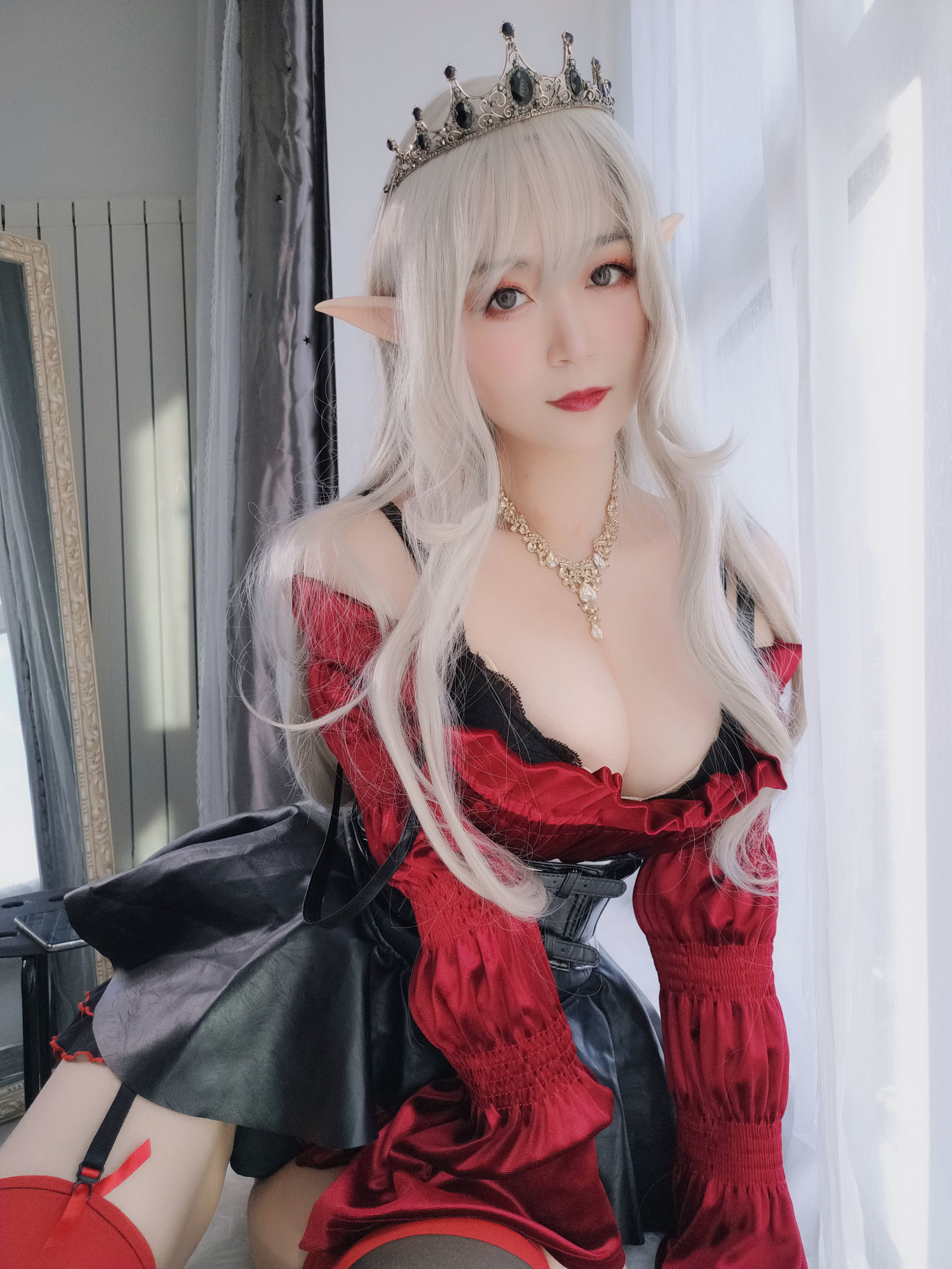 [萝莉COS] 白银 – 皇家吸血鬼 Cosplay-第1张