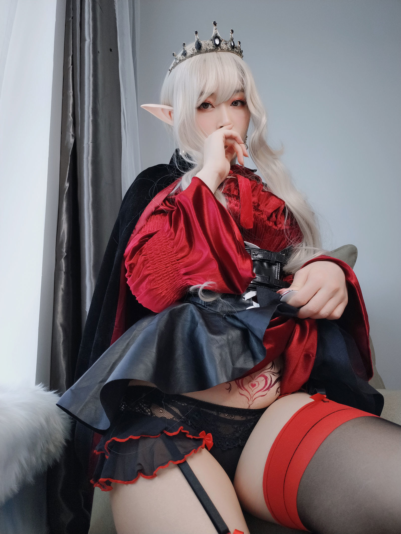 [萝莉COS] 白银 – 皇家吸血鬼 Cosplay-第11张