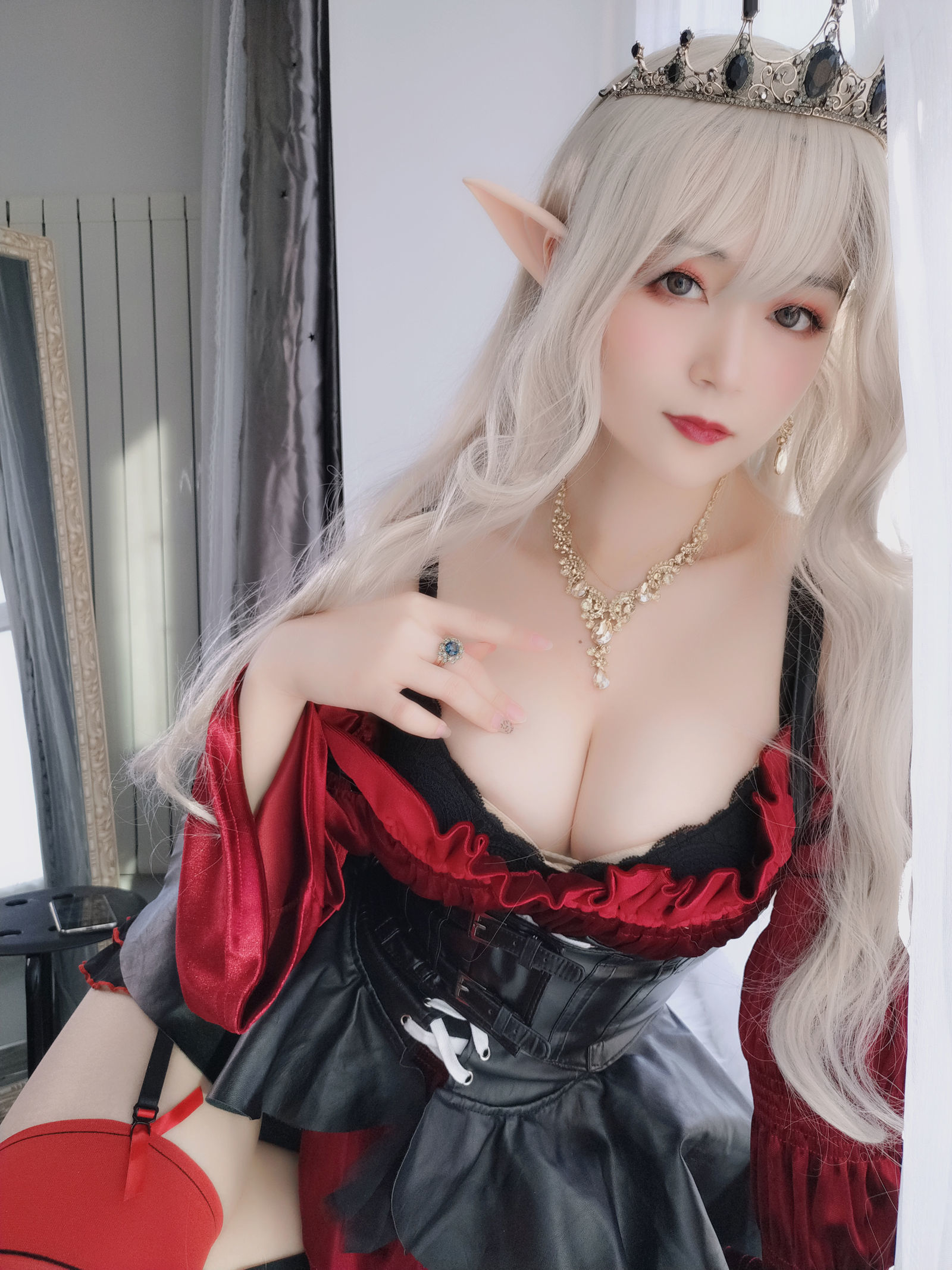 [萝莉COS] 白银 – 皇家吸血鬼 Cosplay-第7张