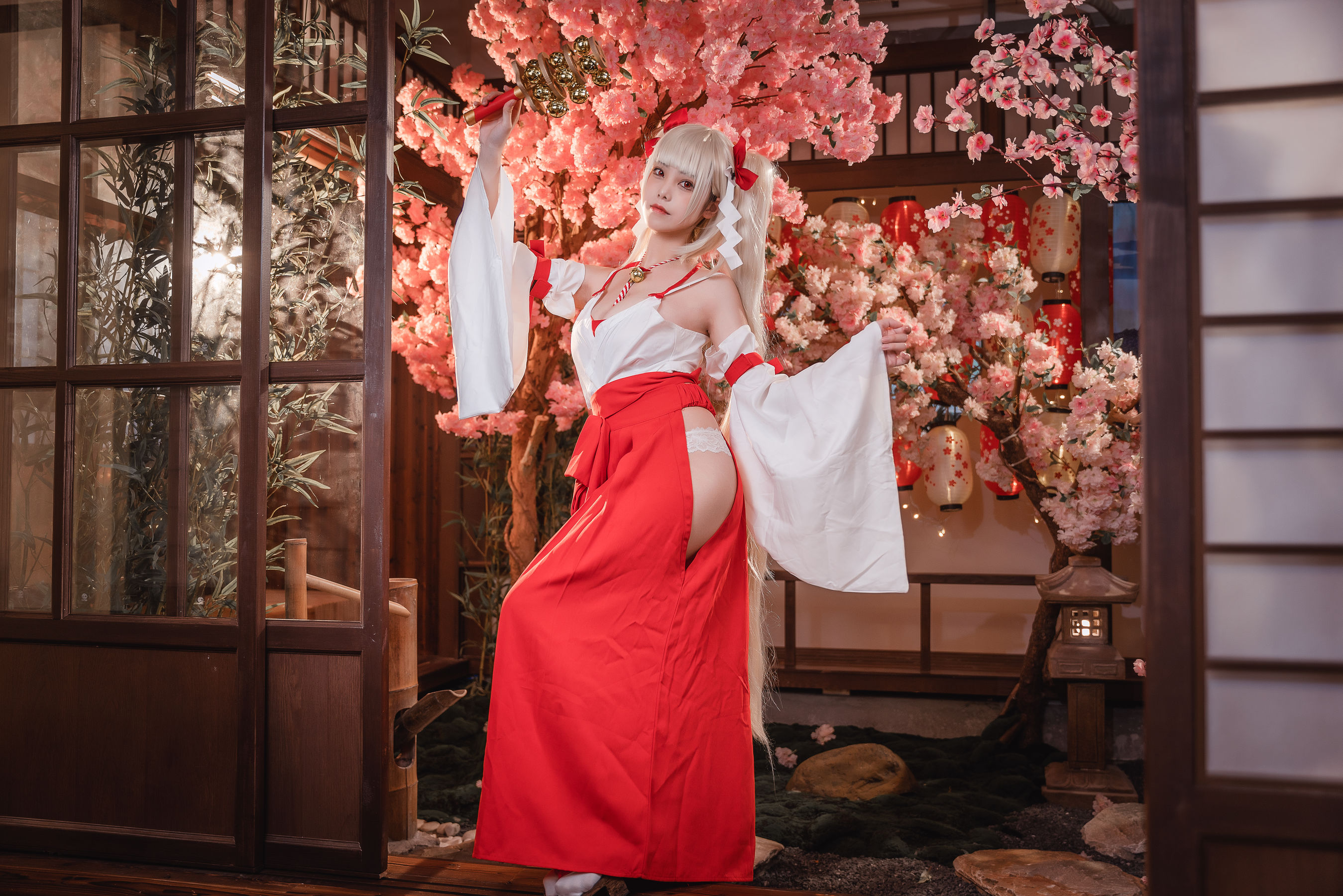 萌系小姐姐蜜汁猫裘 – 可畏巫女 Cosplay-第3张