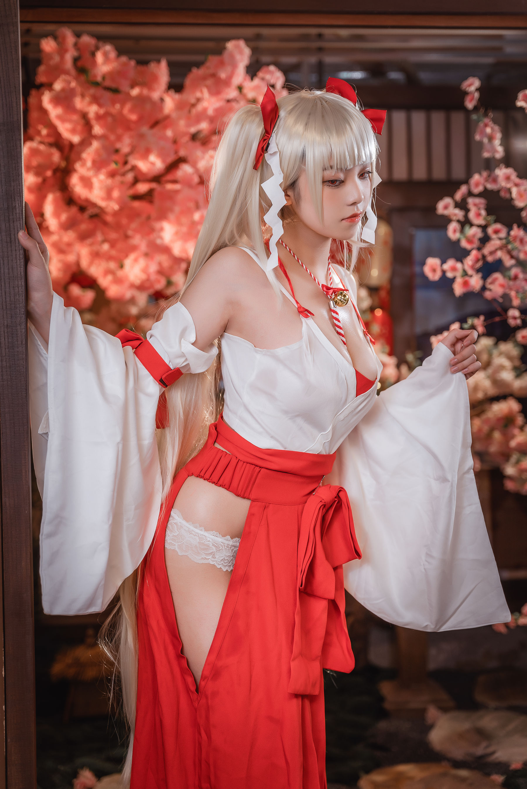 萌系小姐姐蜜汁猫裘 – 可畏巫女 Cosplay-第2张