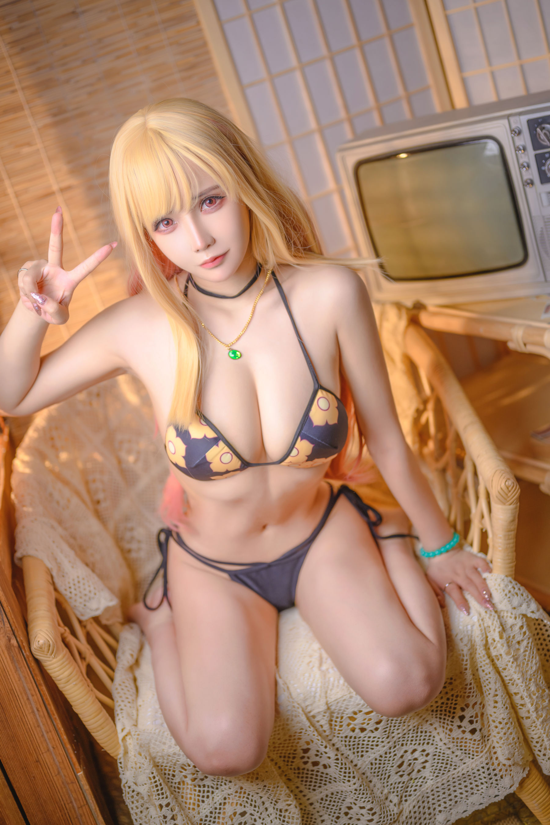 二次元妹子抱走莫子aa – 喜多川泳装 Cosplay-第1张