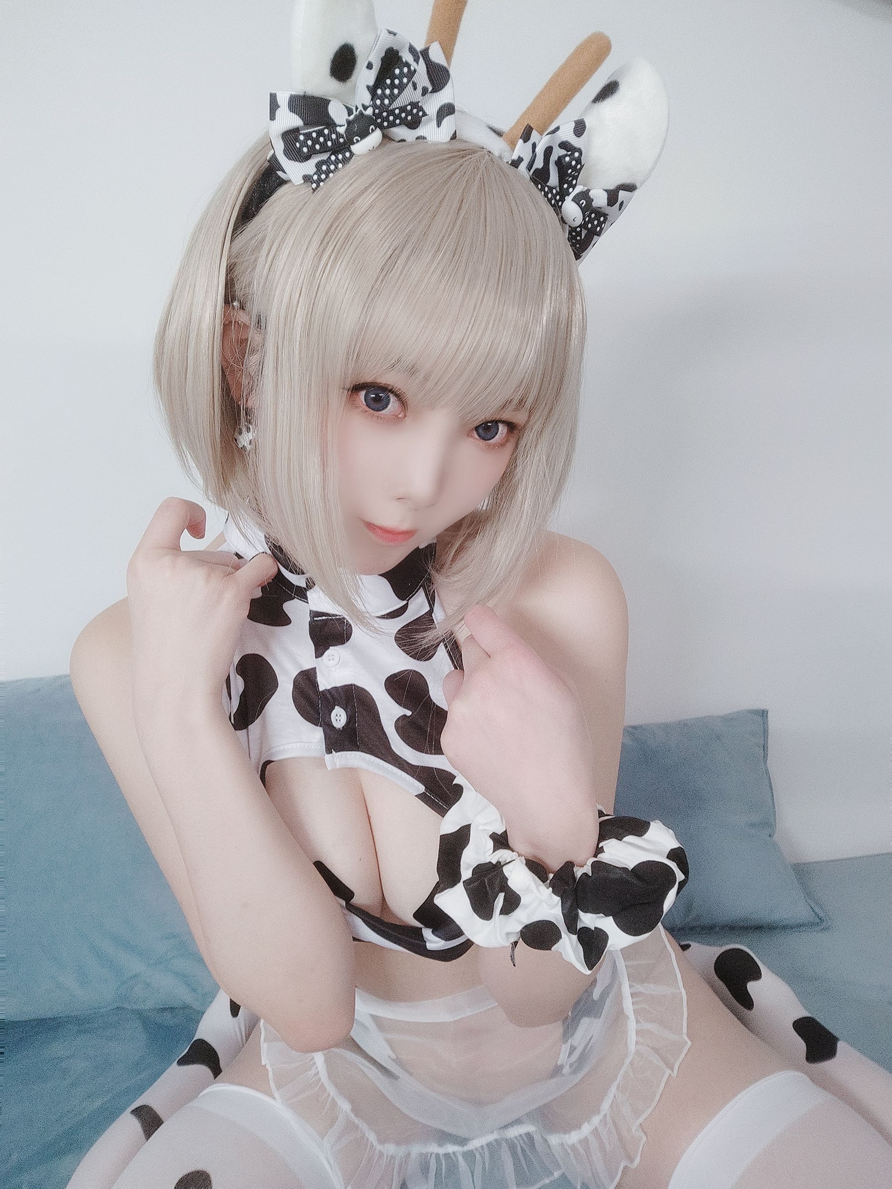 动漫博主弥七Minana – 奶牛 Cosplay-第1张