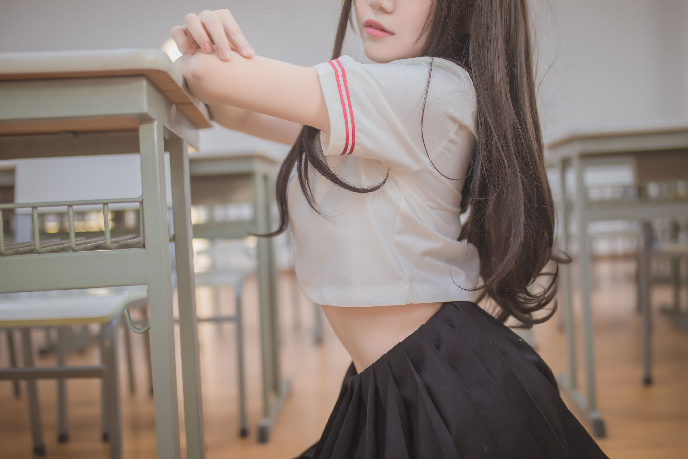 [萝莉COS] Yoko宅夏《黑丝JK》 Cosplay-第5张