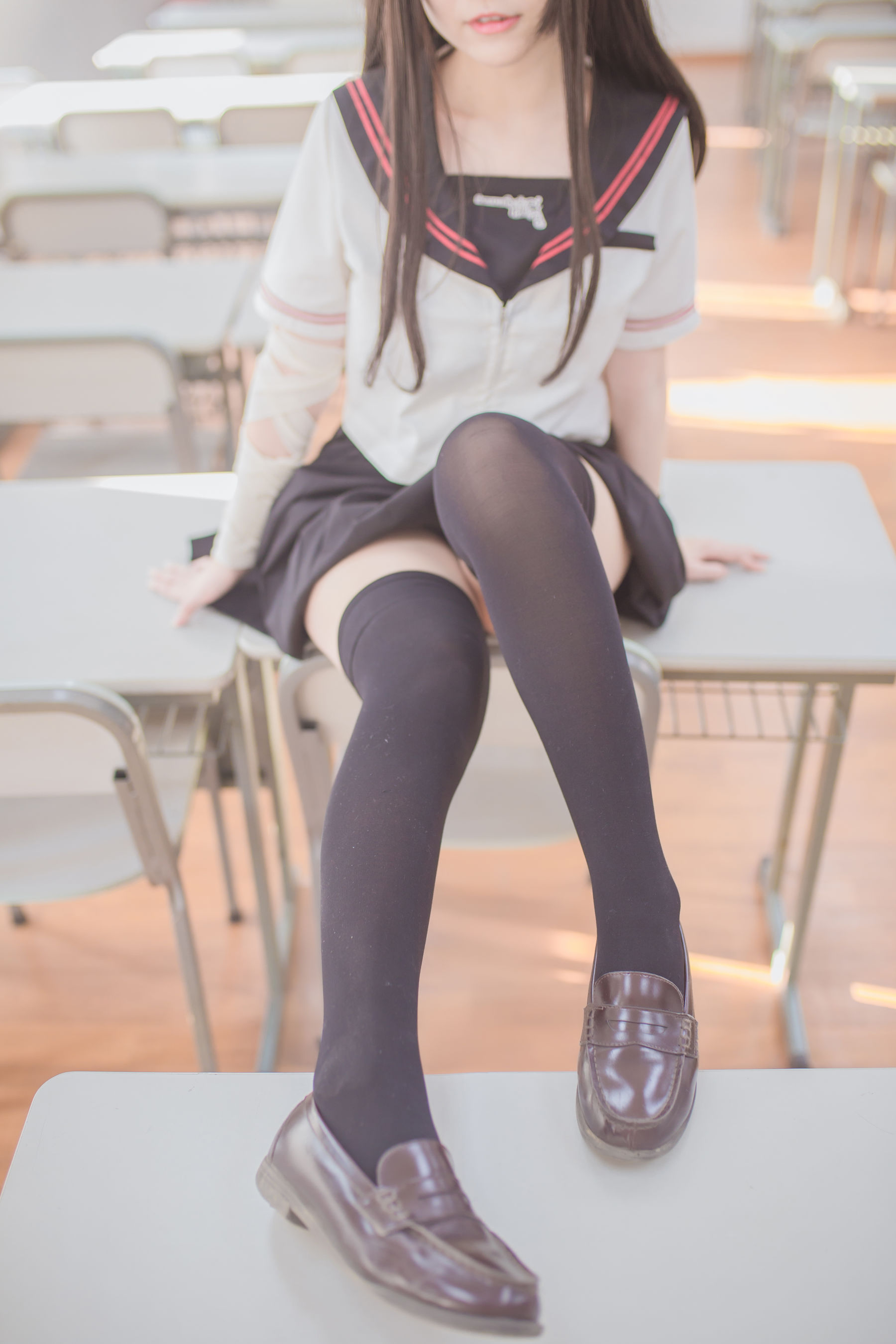 [萝莉COS] Yoko宅夏《黑丝JK》 Cosplay-第3张