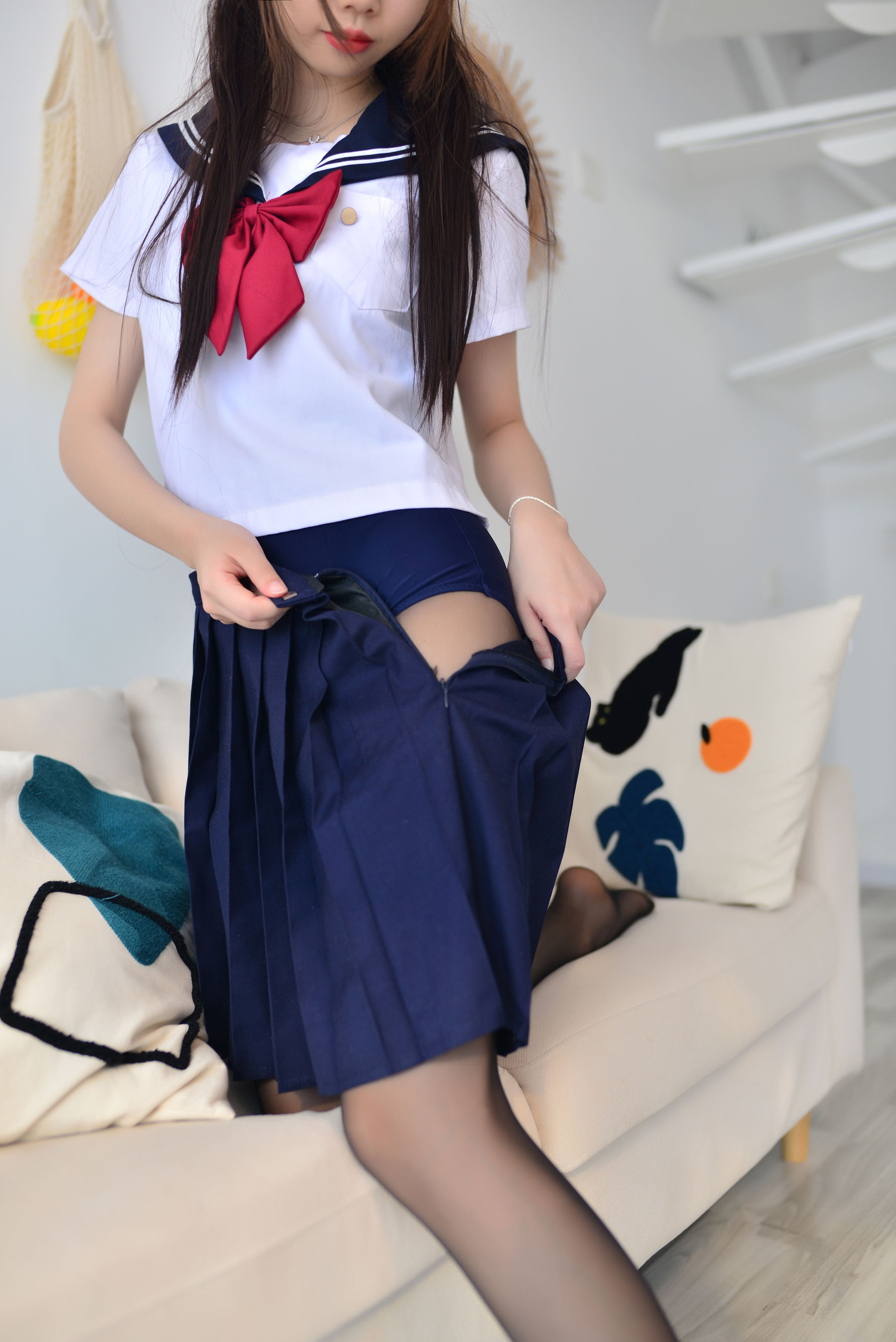 Cos小姐姐雪琪 – 黑丝JK死库水 Cosplay-第2张