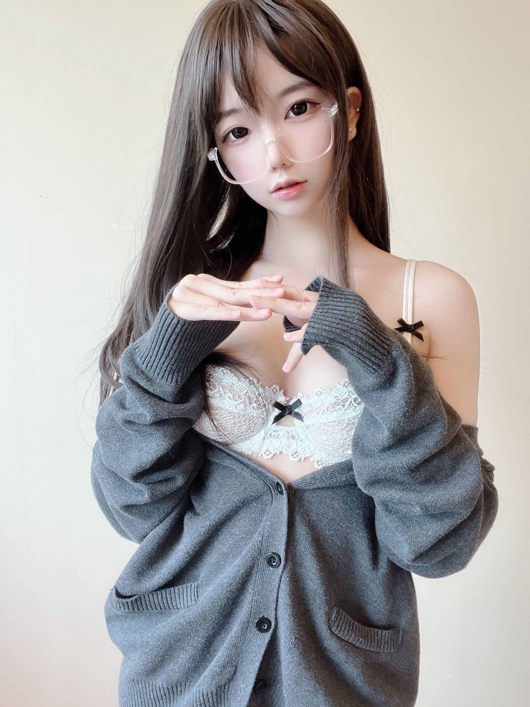 莉犬酱 – 黑丝白蕾丝 Cosplay-第3张