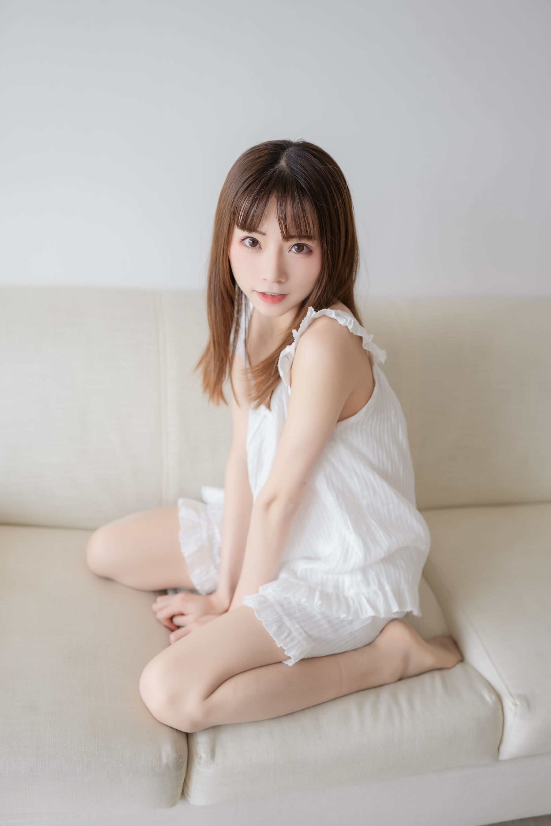 动漫博主Kitaro_绮太郎 – 白色睡衣 Cosplay-第31张