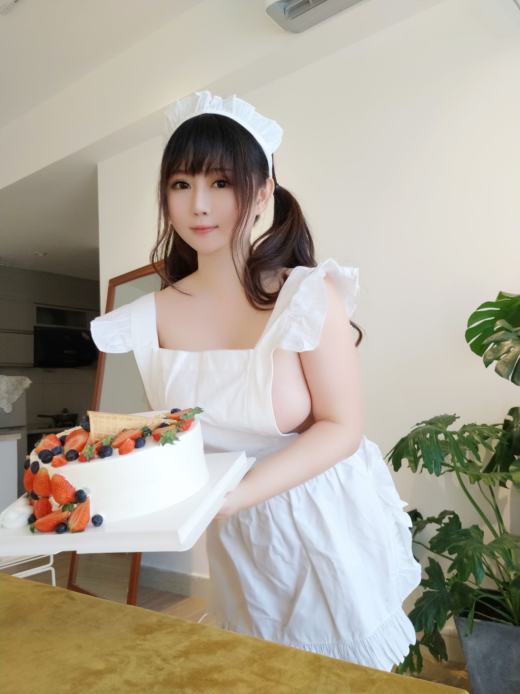 [Cosplay写真] 蜜桃少女是依酱呀 – 小厨娘 Cosplay-第39张