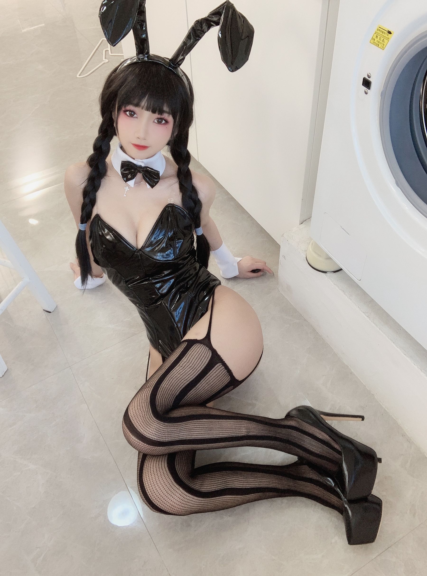 白嫩美少女鬼畜瑶 – 黑色兔女郎 Cosplay-第1张