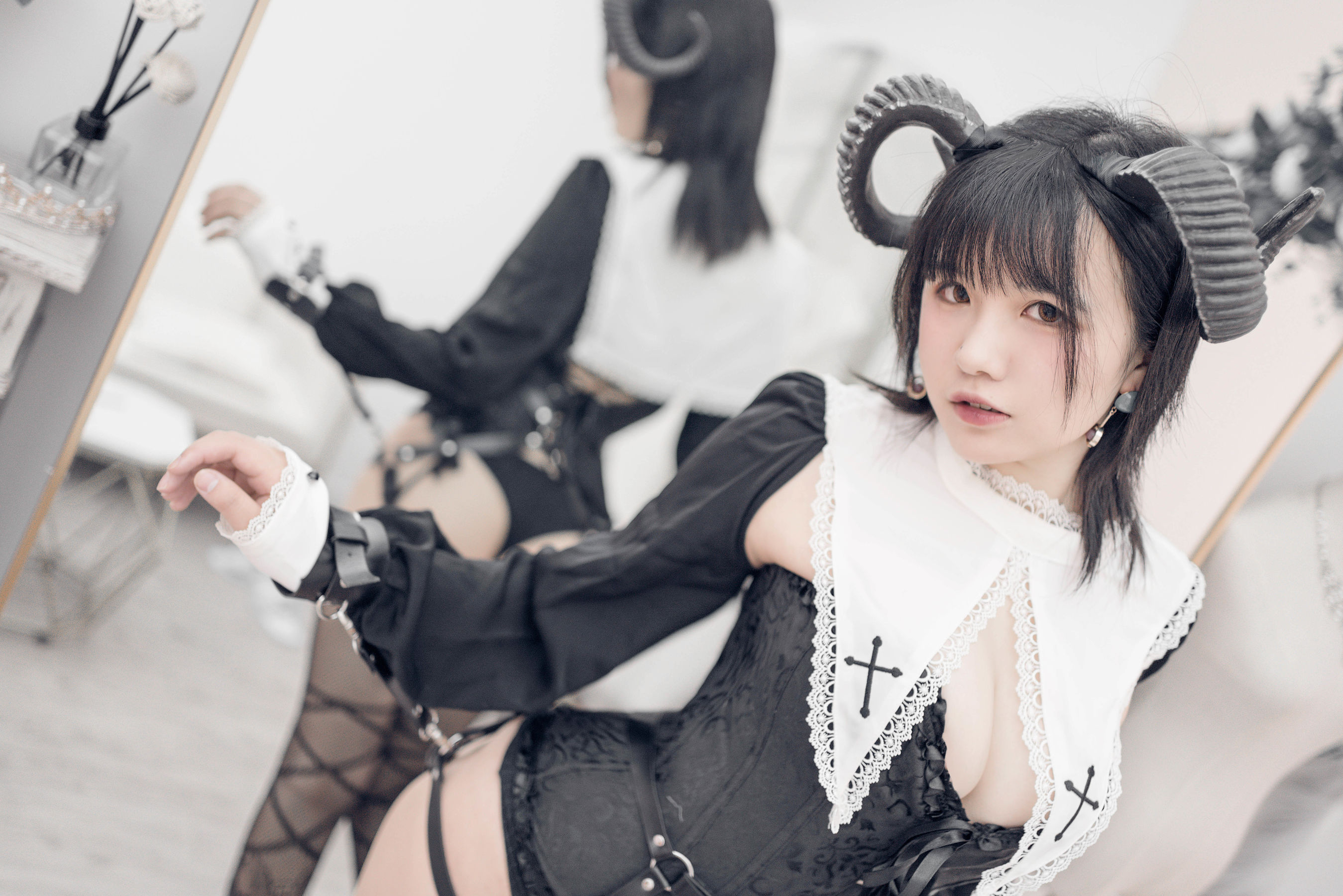 阿半今天很开心 – 束缚恶魔 Cosplay-第30张