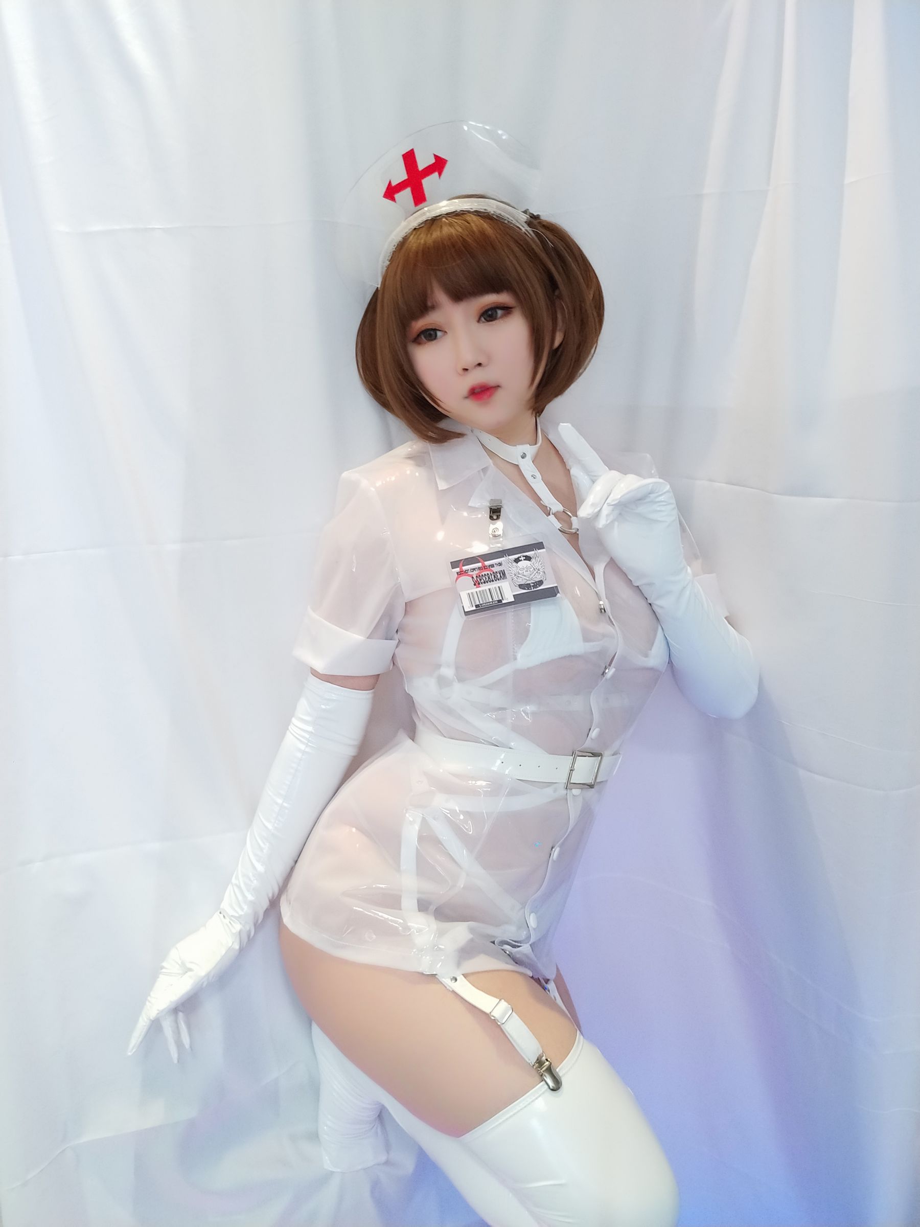 [Cosplay写真] 蜜桃少女是依酱呀 – 专属护士 Cosplay-第36张