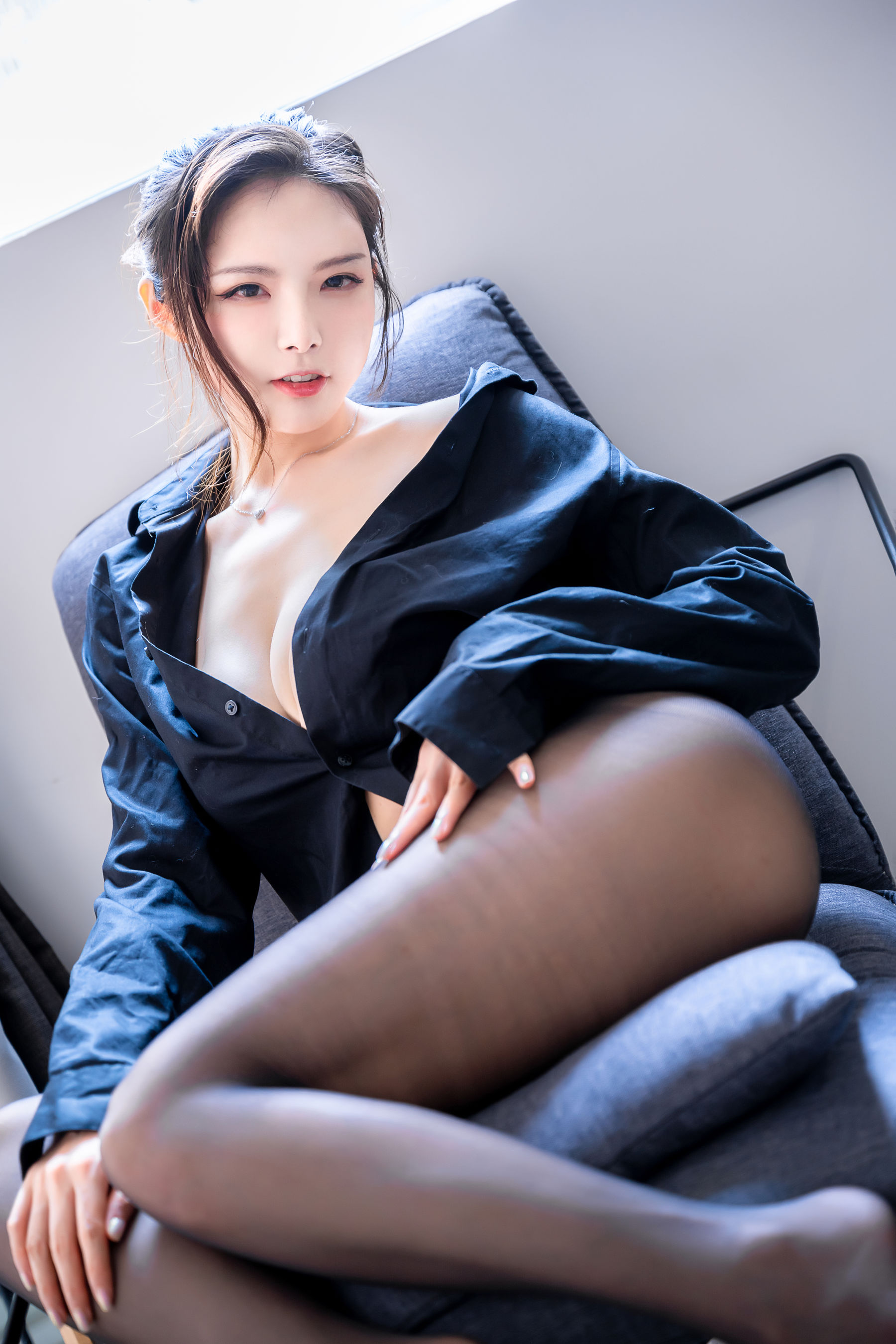 秋和柯基(夏小秋秋秋) – 黑色衬衫 Cosplay-第1张