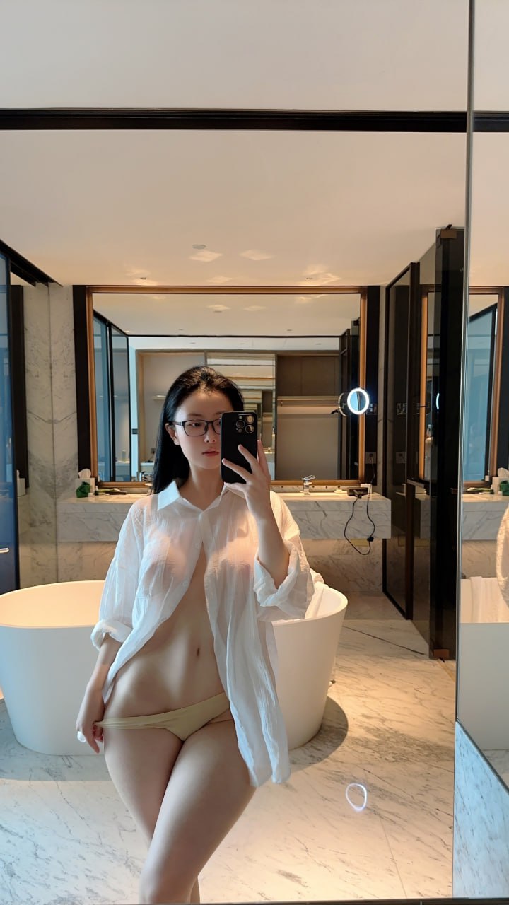 俏妞qiaoniuTT – 男友衬衫 [23P] 插图8
