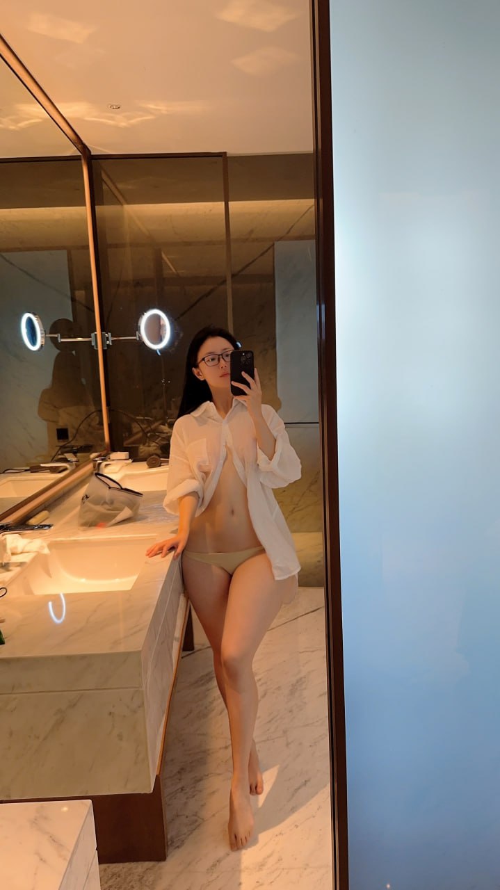 俏妞qiaoniuTT – 男友衬衫 [23P] 插图15